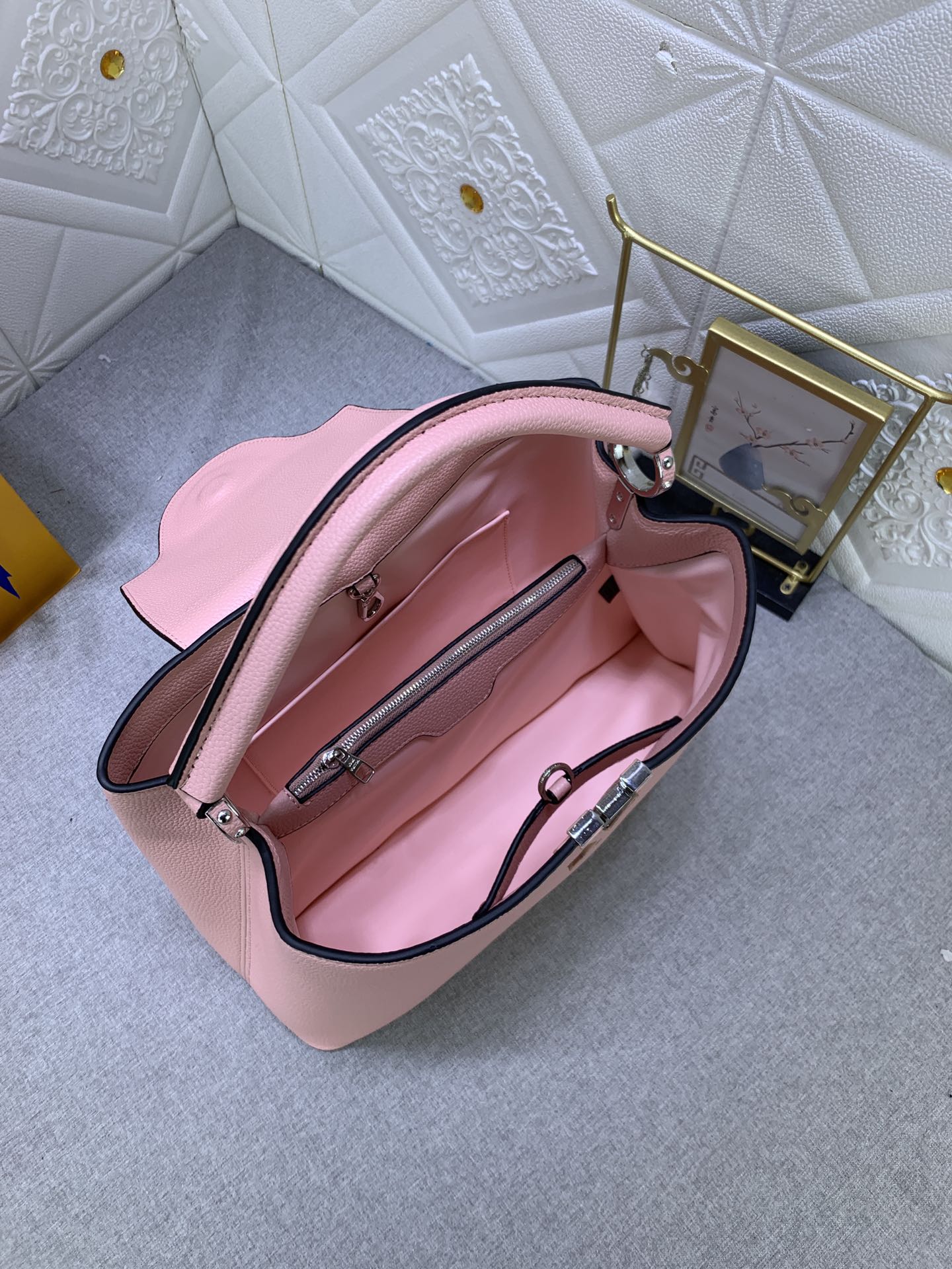Louis Vuitton Capucines Mm Pink