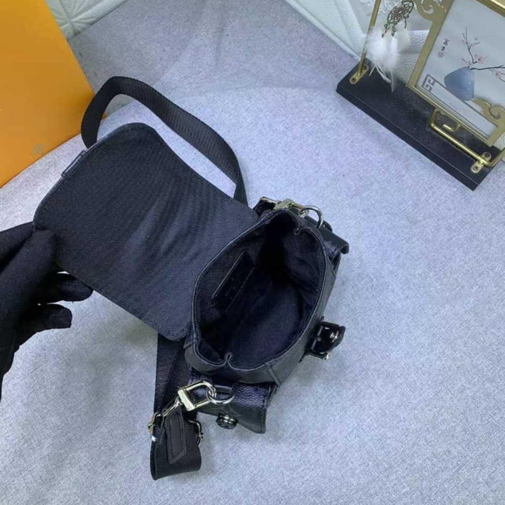 Louis Vuitton Nano Christopher 14Cm M82769