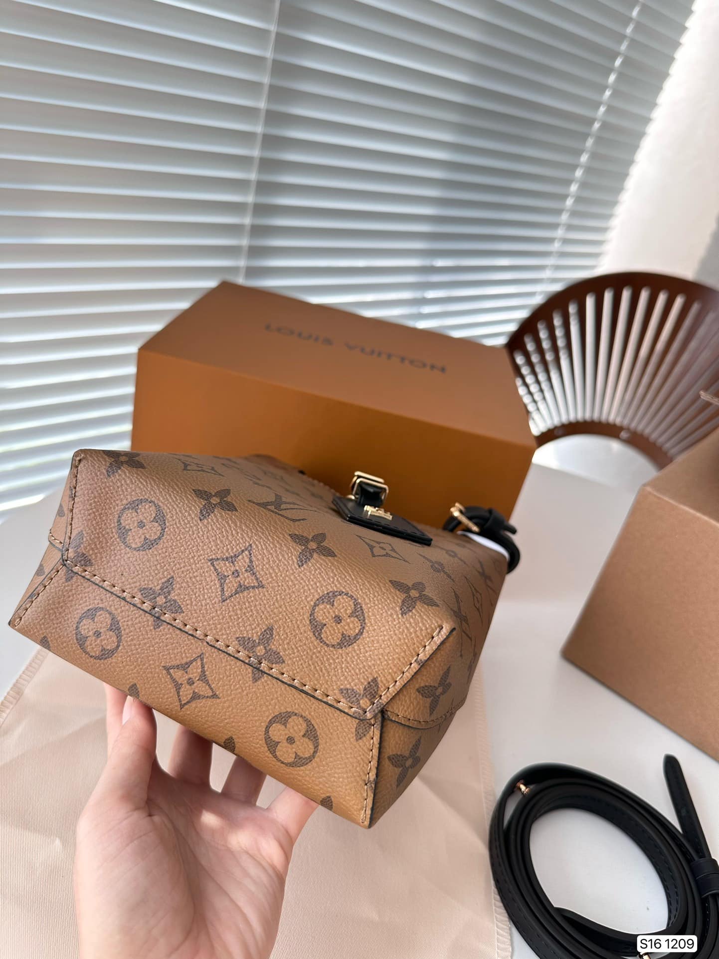 Louis Vuitton Atlantis Bucket Monogram Canvas 17Cm M46816