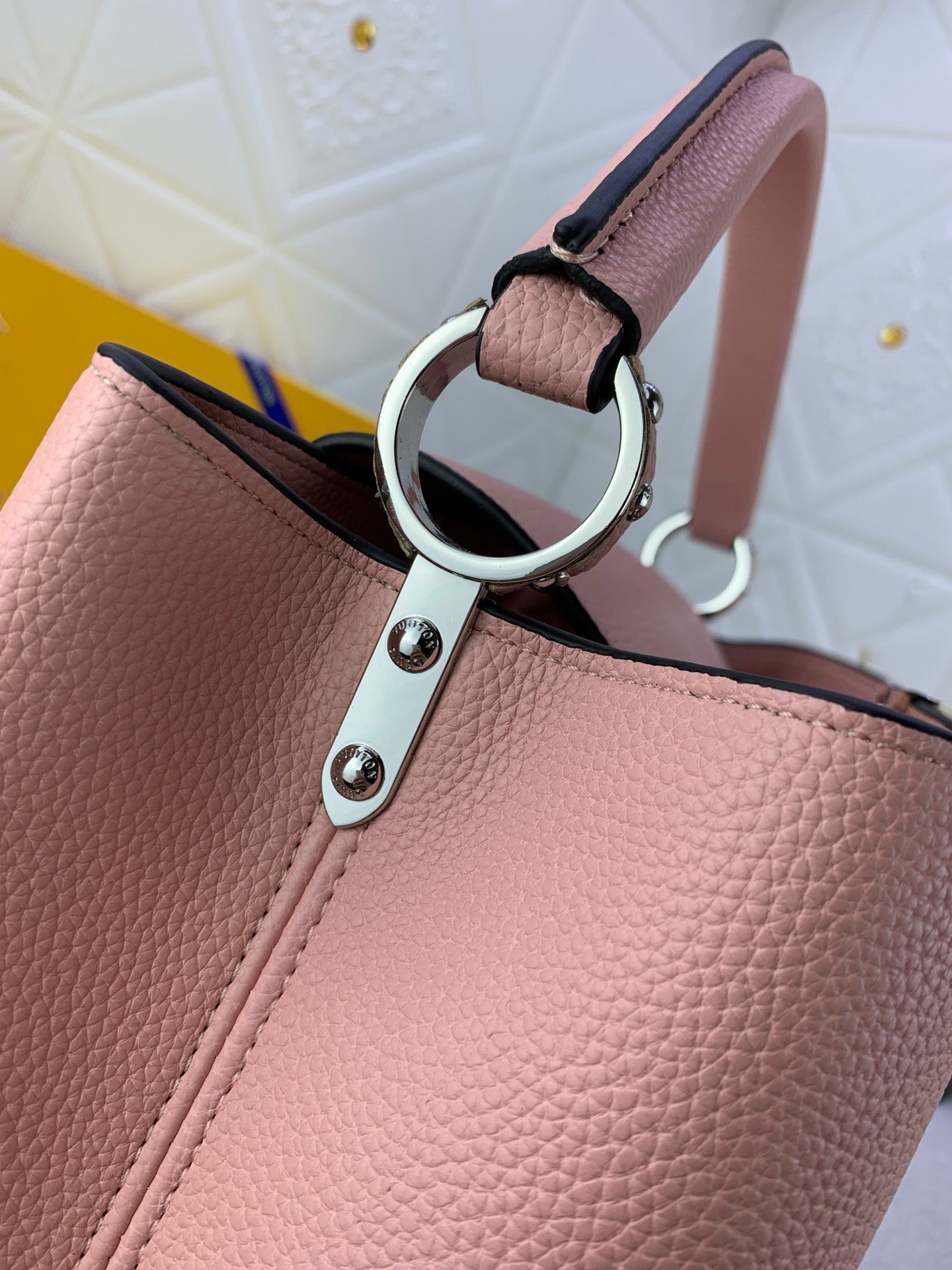 Louis Vuitton Capucines Mm Pink