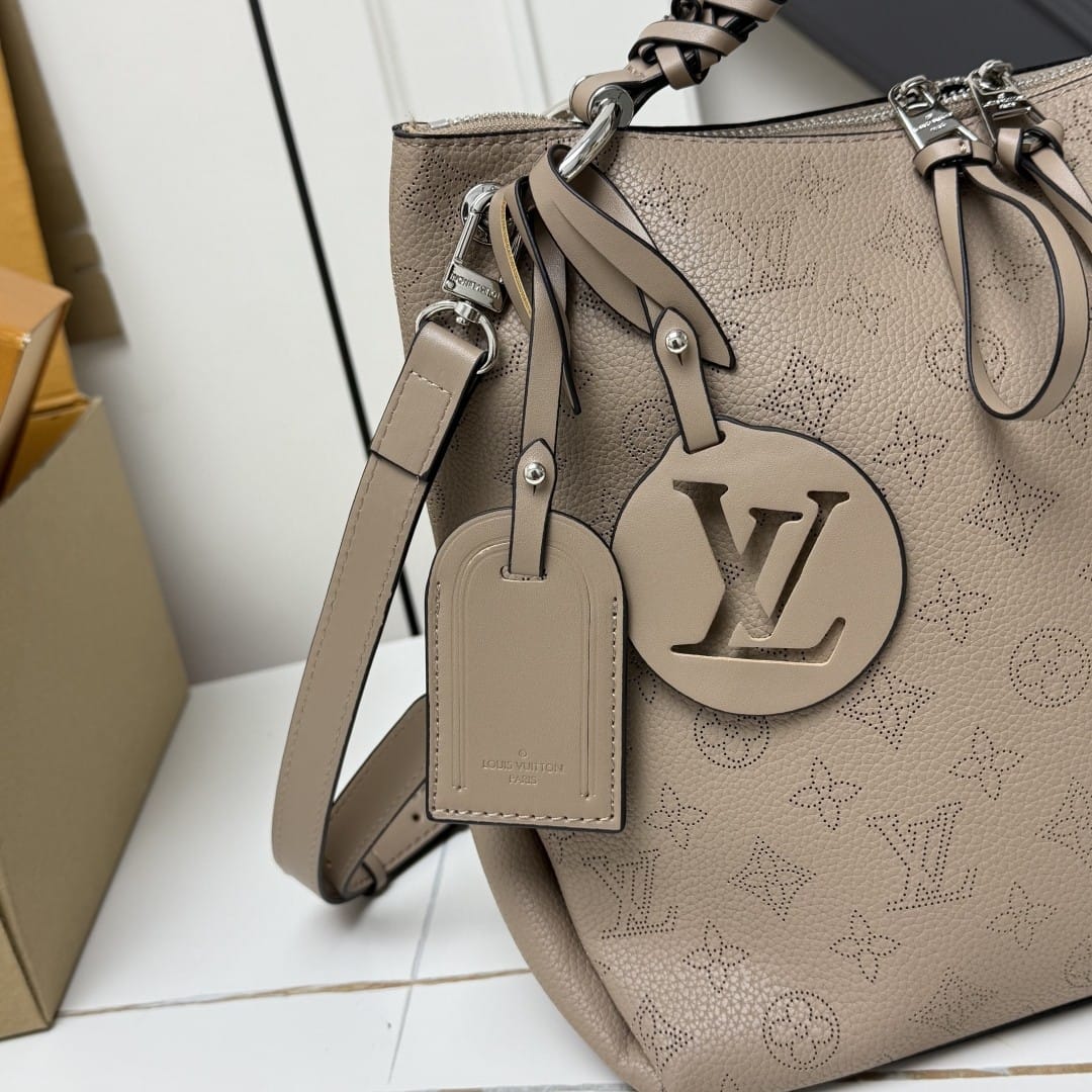 Louis Vuitton Beaubourg Hobo MM Galet Gray 32Cm M56084