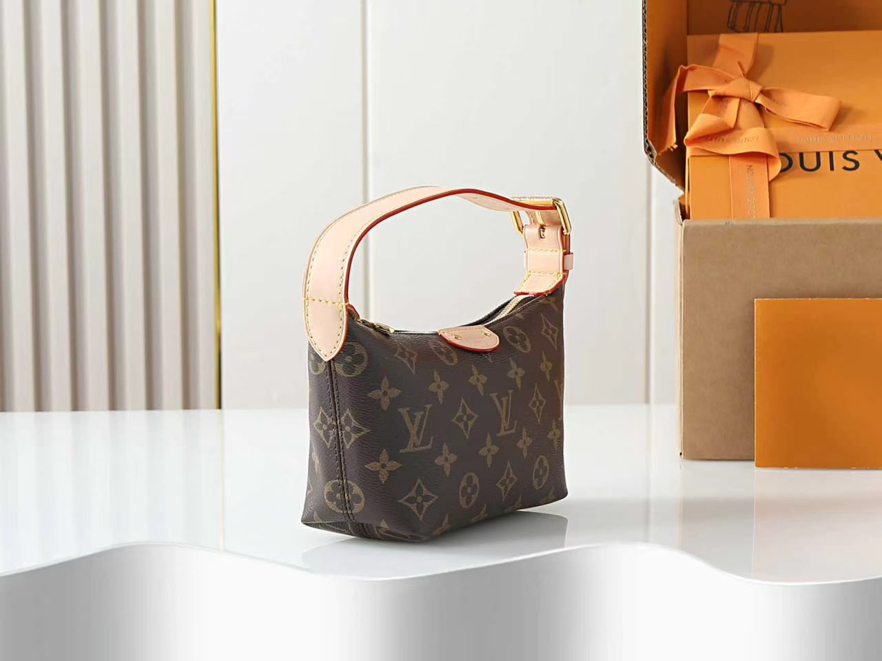 Louis Vuitton Pochette Hills Bag Monogram 18.5cm M27509