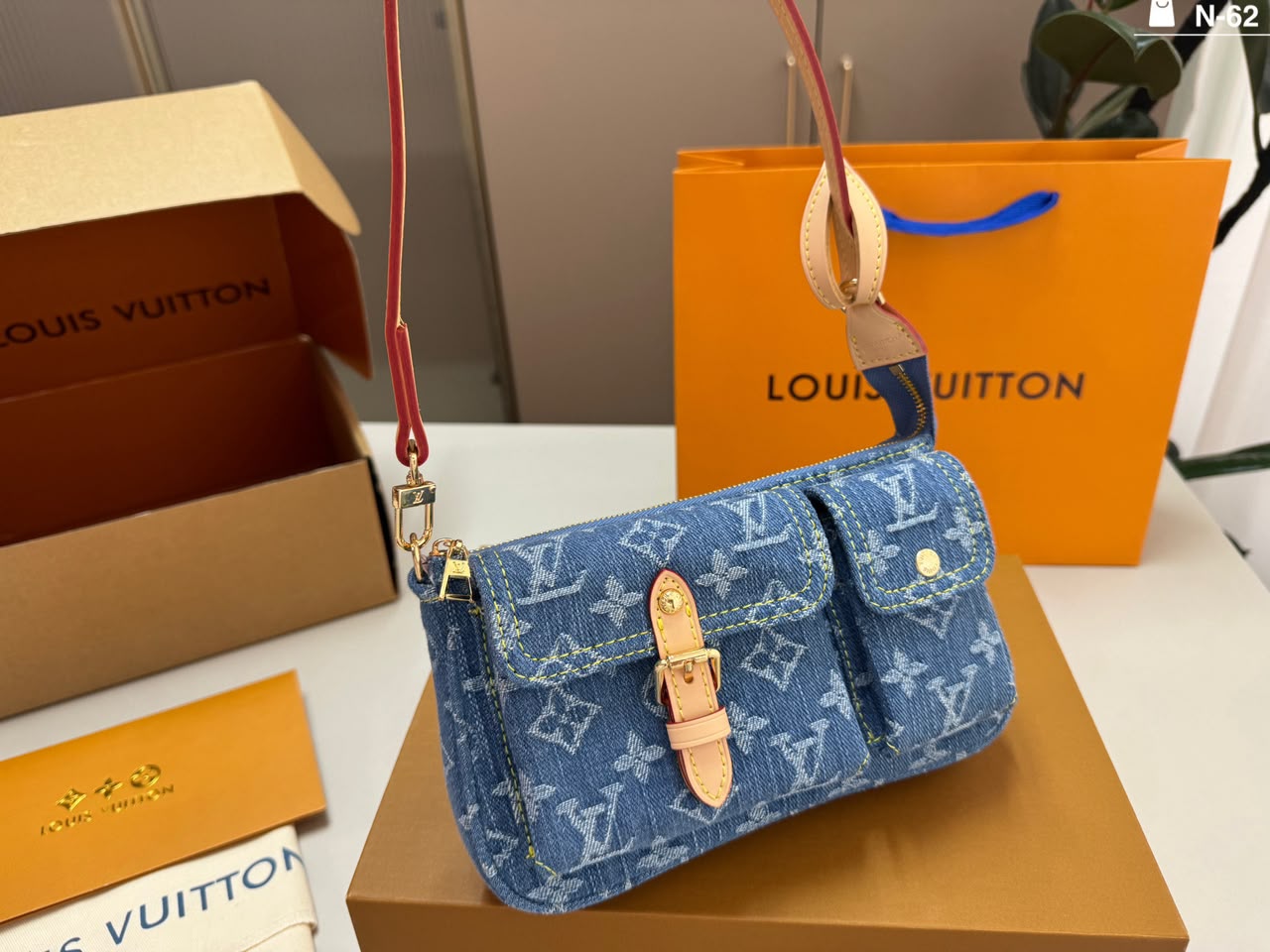 Louis Vuitton Accessoire Cargo Pochette Bag 23.5cm M27602
