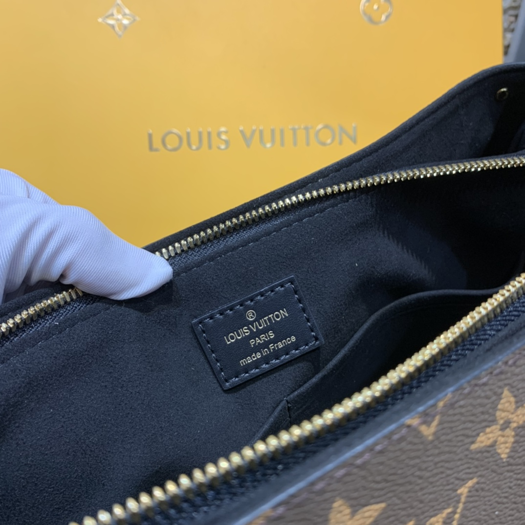 Louis Vuitton Soufflot Mm 36Cm Black