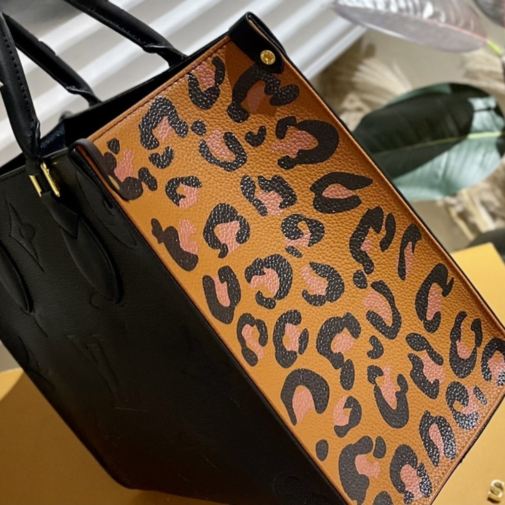Louis Vuitton Onthego MM Wilde At Heart Black 35Cm M58522