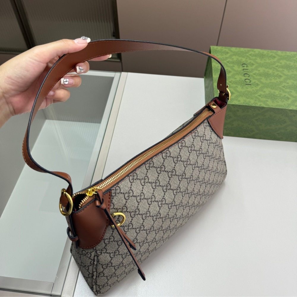 Gucci Gg Emblem Small Shoulder Bag Beige And Dark Brown 30Cm 815218 Faeaa 9762