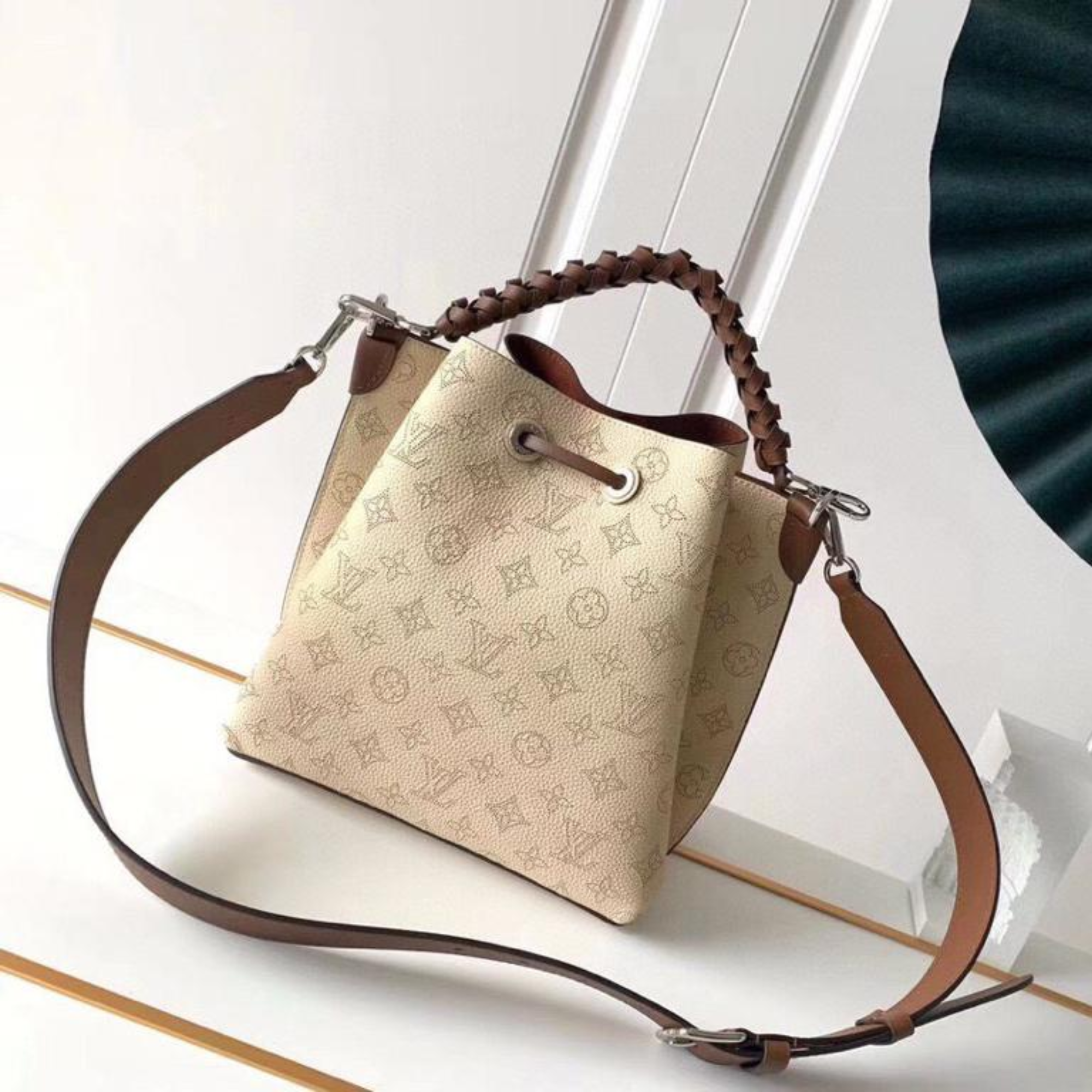 Louis Vuitton Muria 25Cm Cream