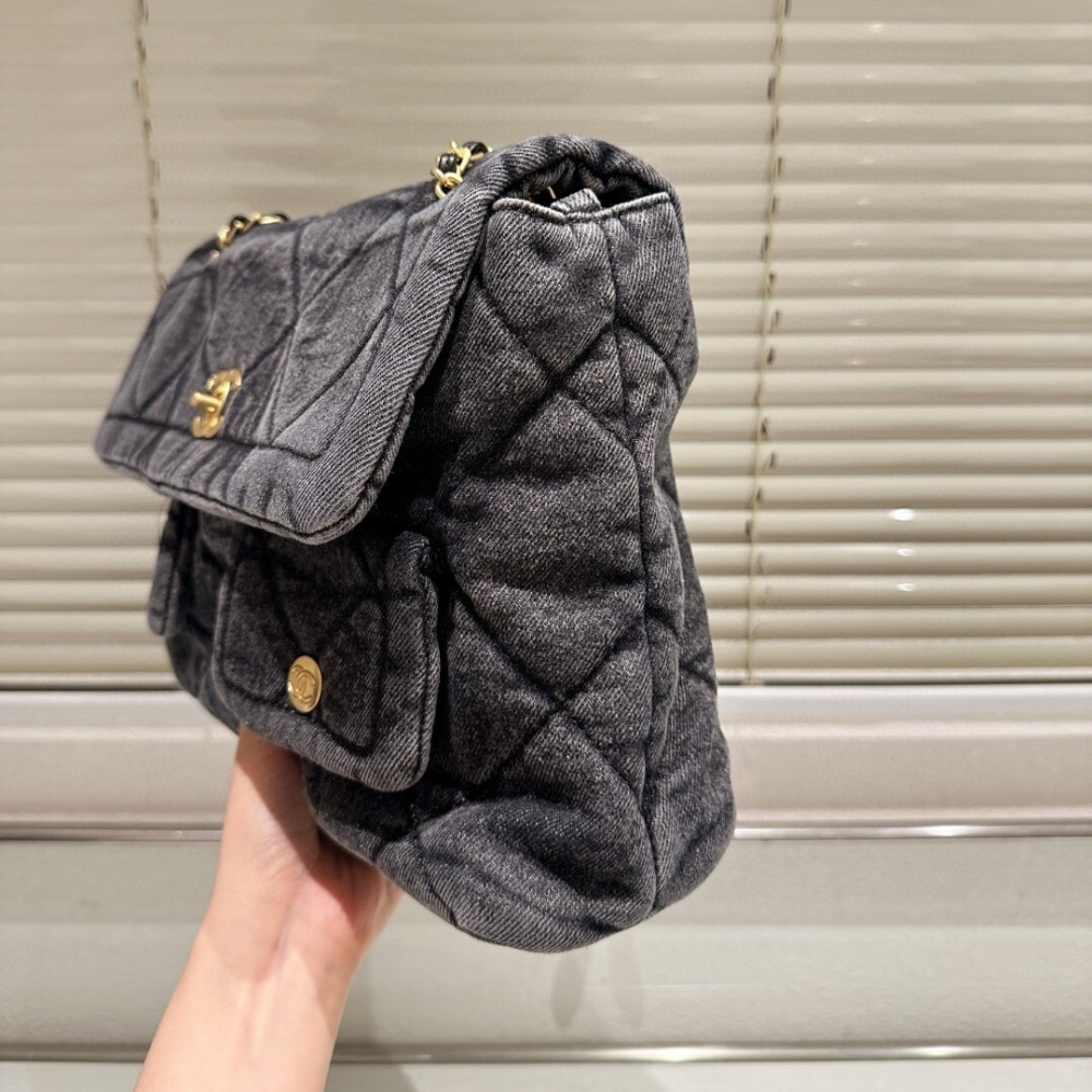 Chanel Maxi Flapbag Washed Denim And Gold Tone Metal Black 30Cm As5727 B22144 94305