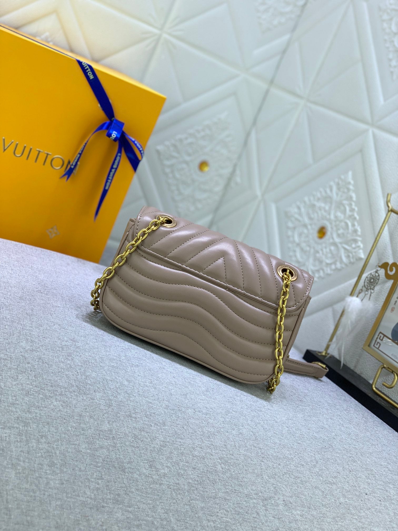 Louis Vuitton New Wave Chain Bag Taupe Fonc  Brown 21Cm