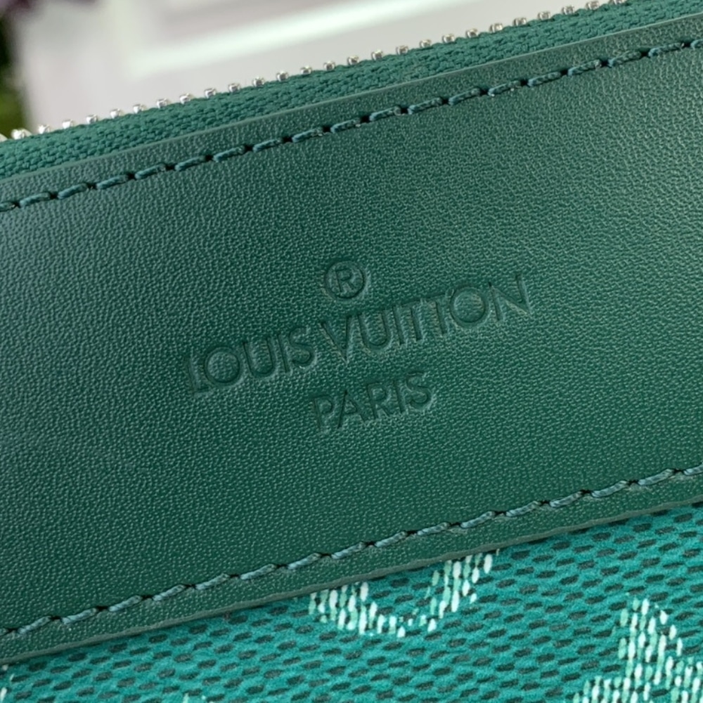 Louis Vuitton Pochette Voyage Souple Green 21Cm M12665