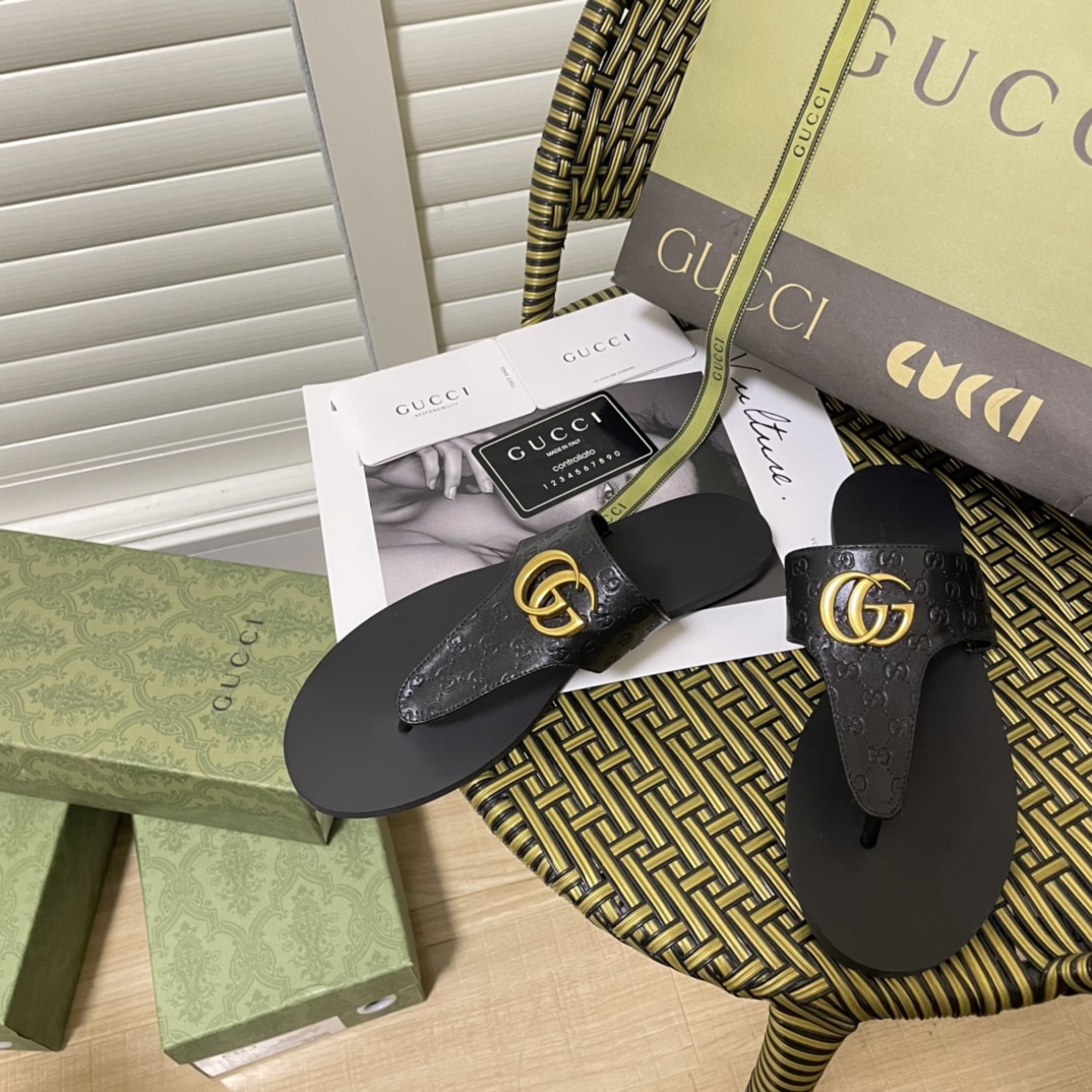 Gucci Gg-Stud Leather Thong Sandals Black