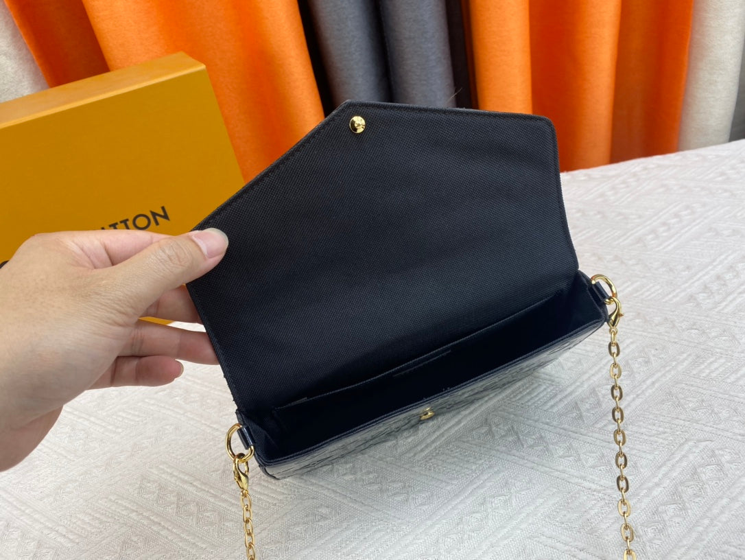 Louis Vuitton Pochette F Lice Amarante Monogram Vernis Black 21Cm