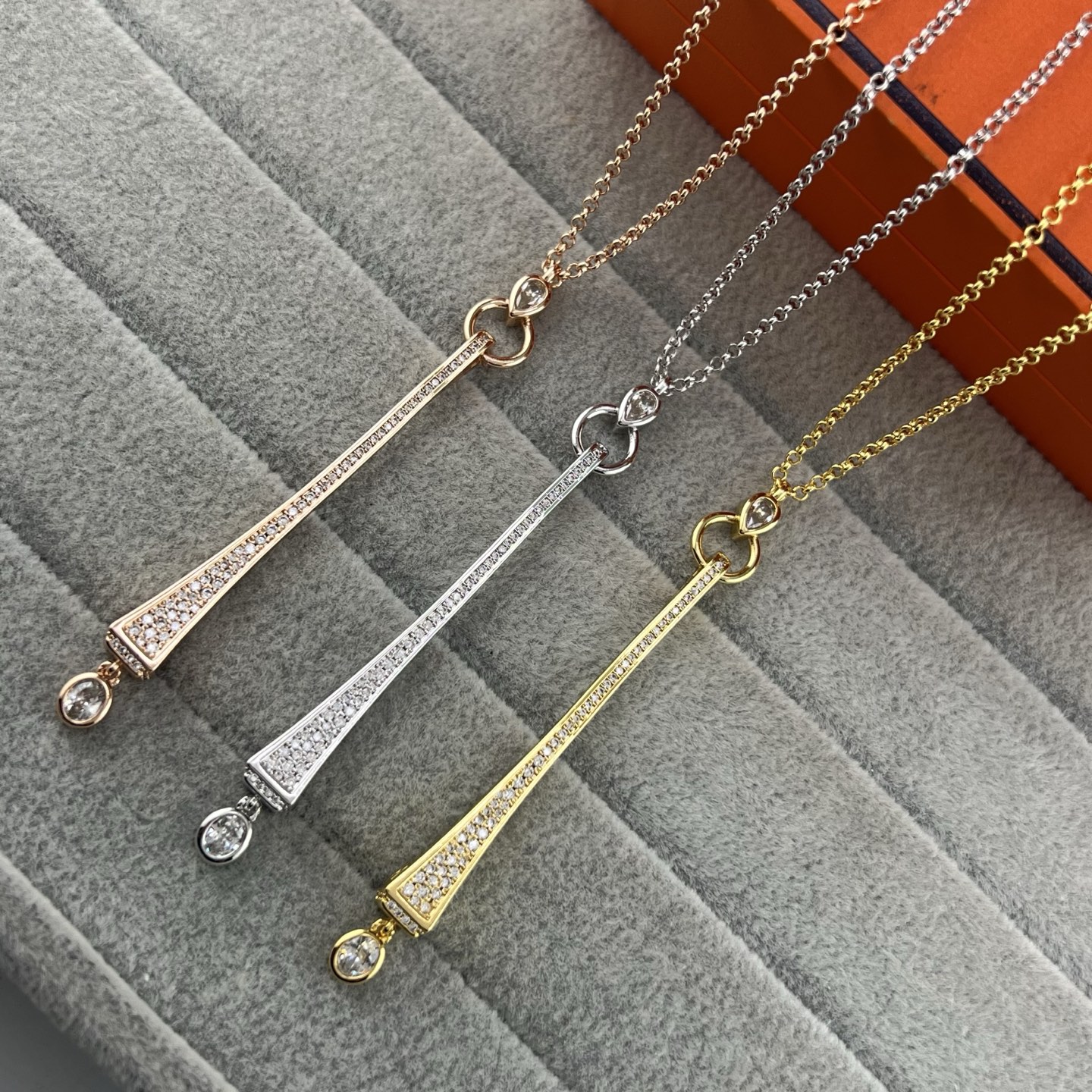 Square cone-shaped diamond teardrop necklace