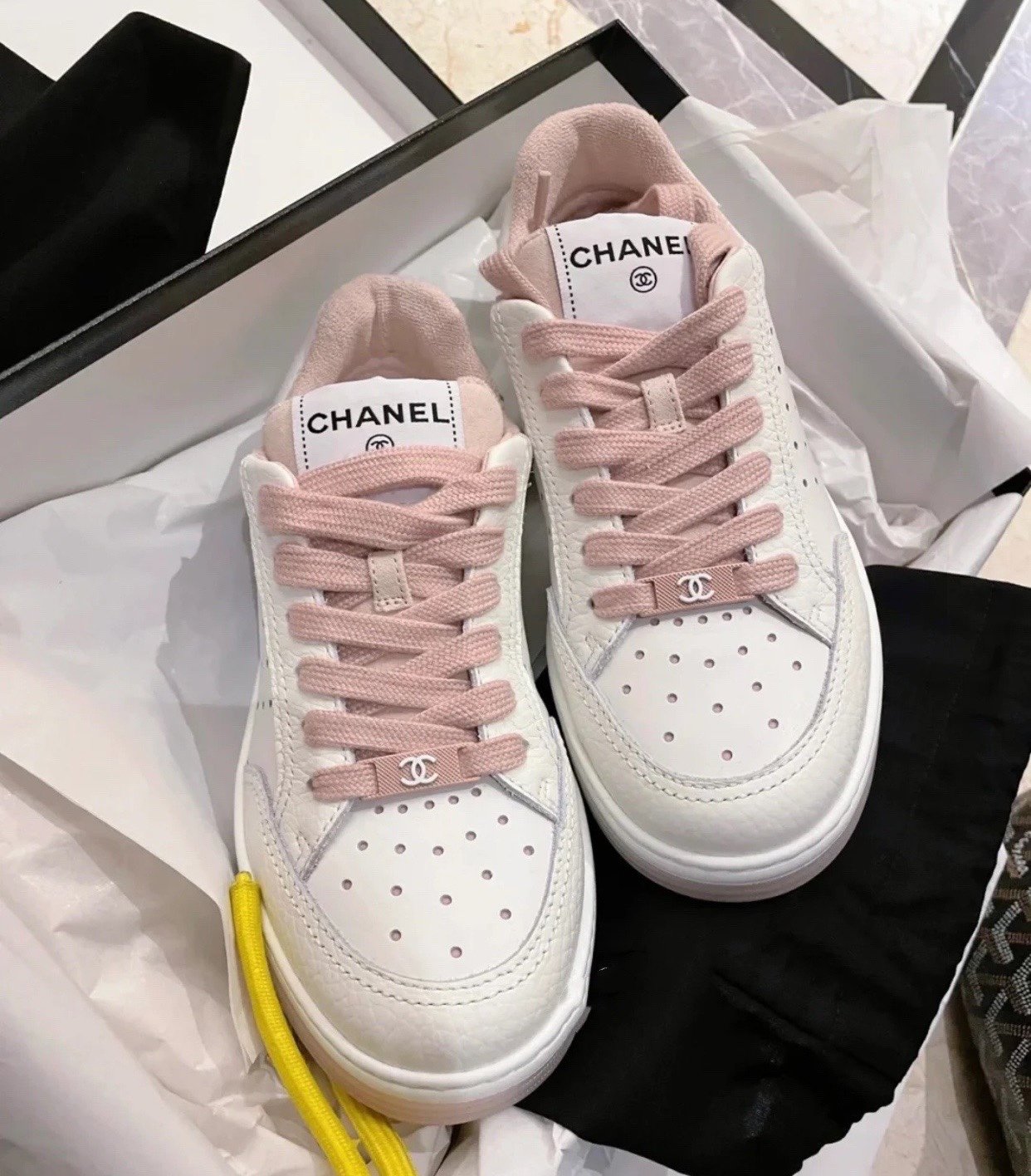 Chanel Runner Trainer Sneakers White And Pink G35934
