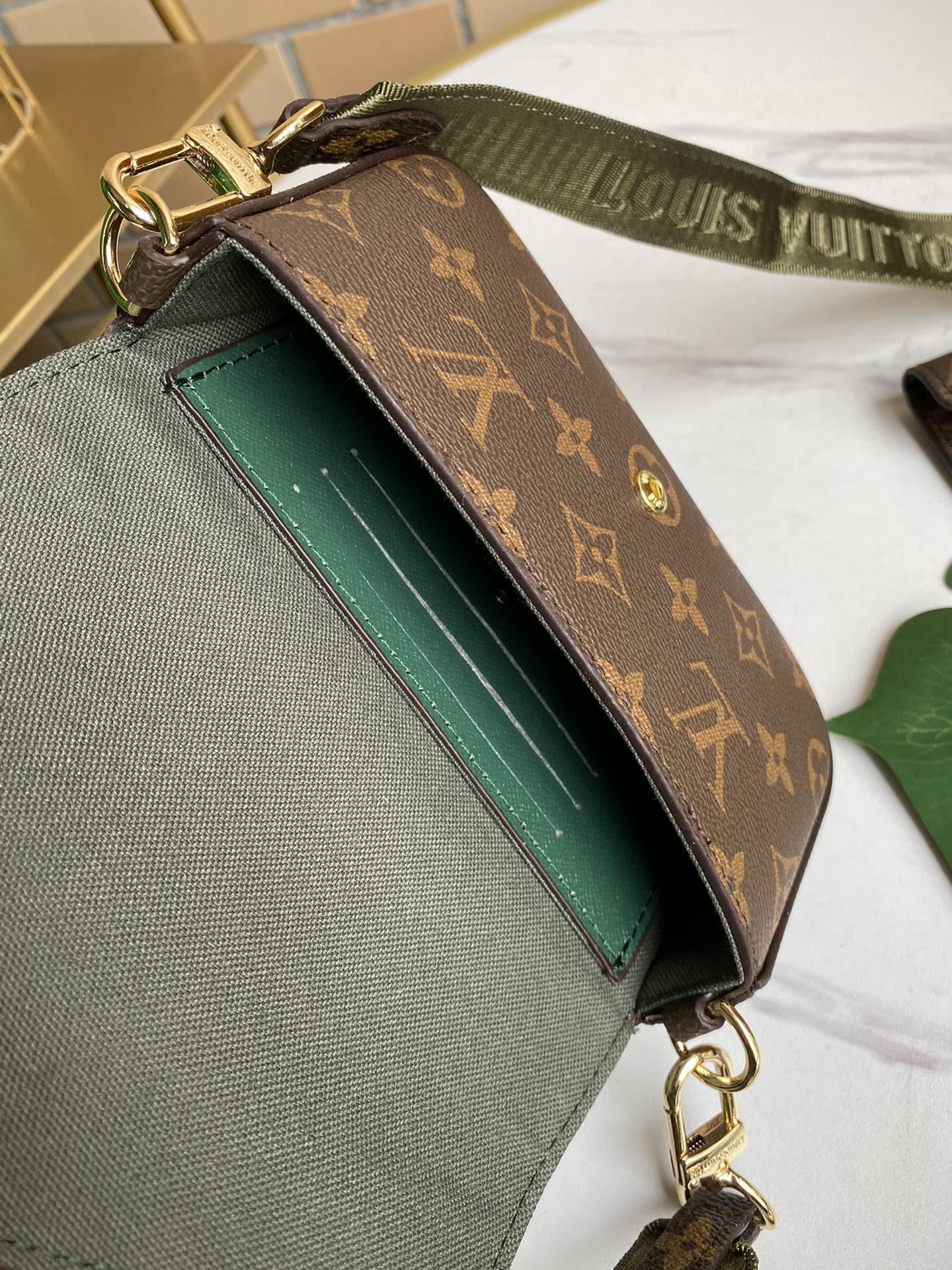 Louis Vuitton F Licie Strap Go 17Cm Green