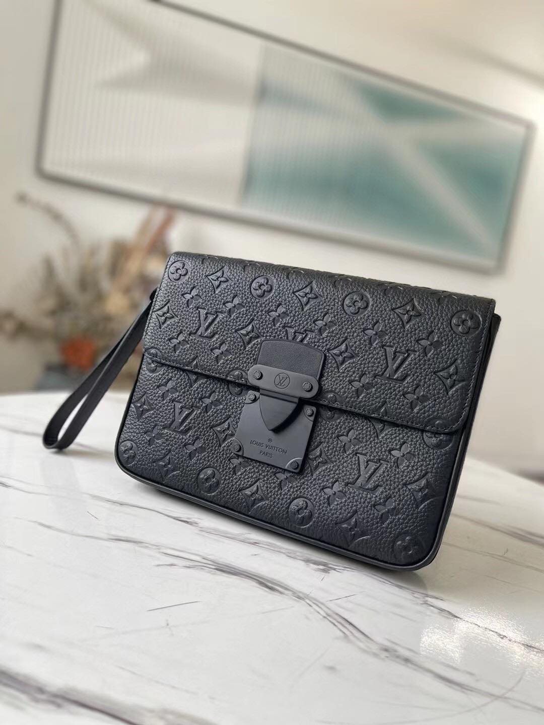 Louis Vuitton S Lock A4 Pouch Black 28Cm M80582
