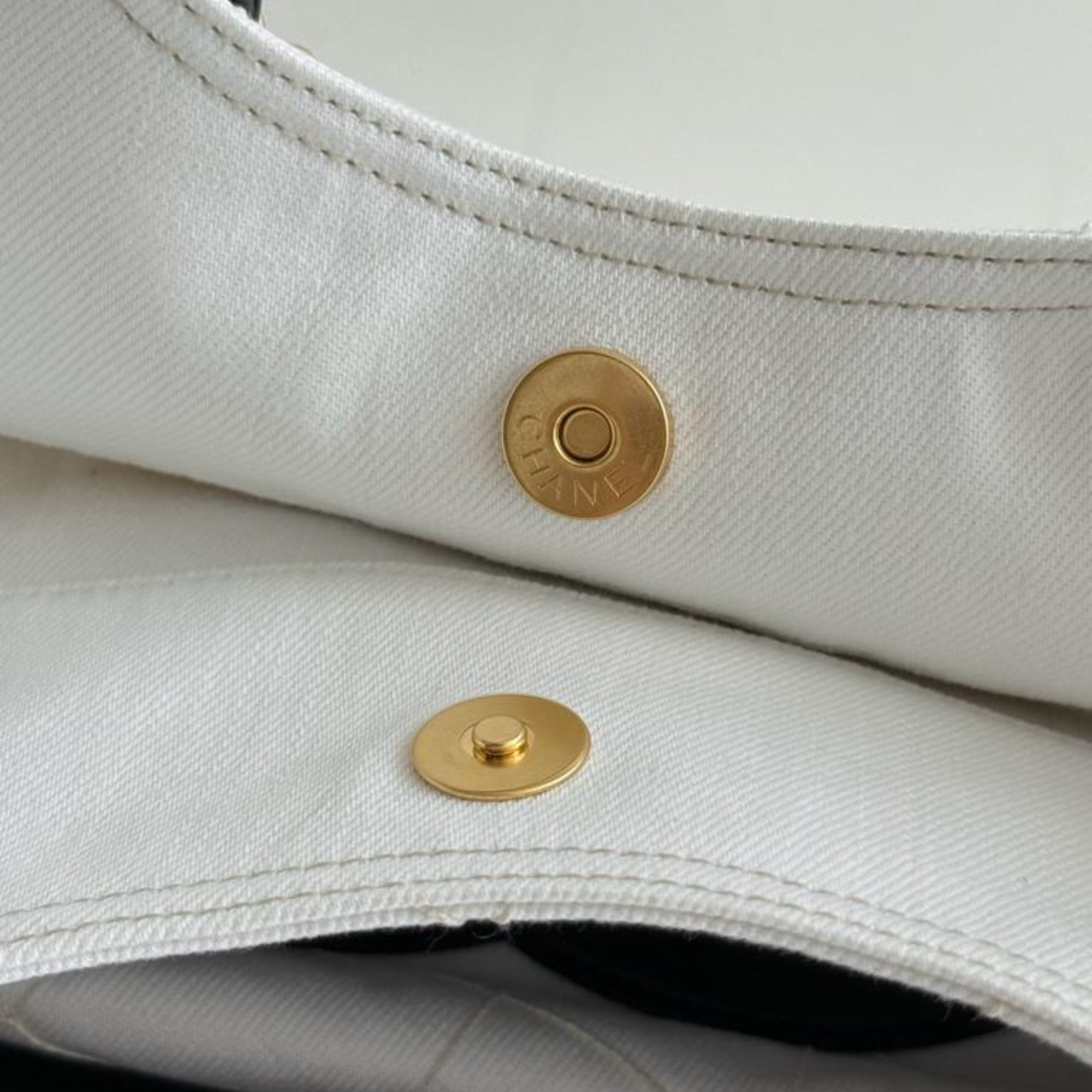 Chanel Coco Beach White And Black 43cm/16.9in
