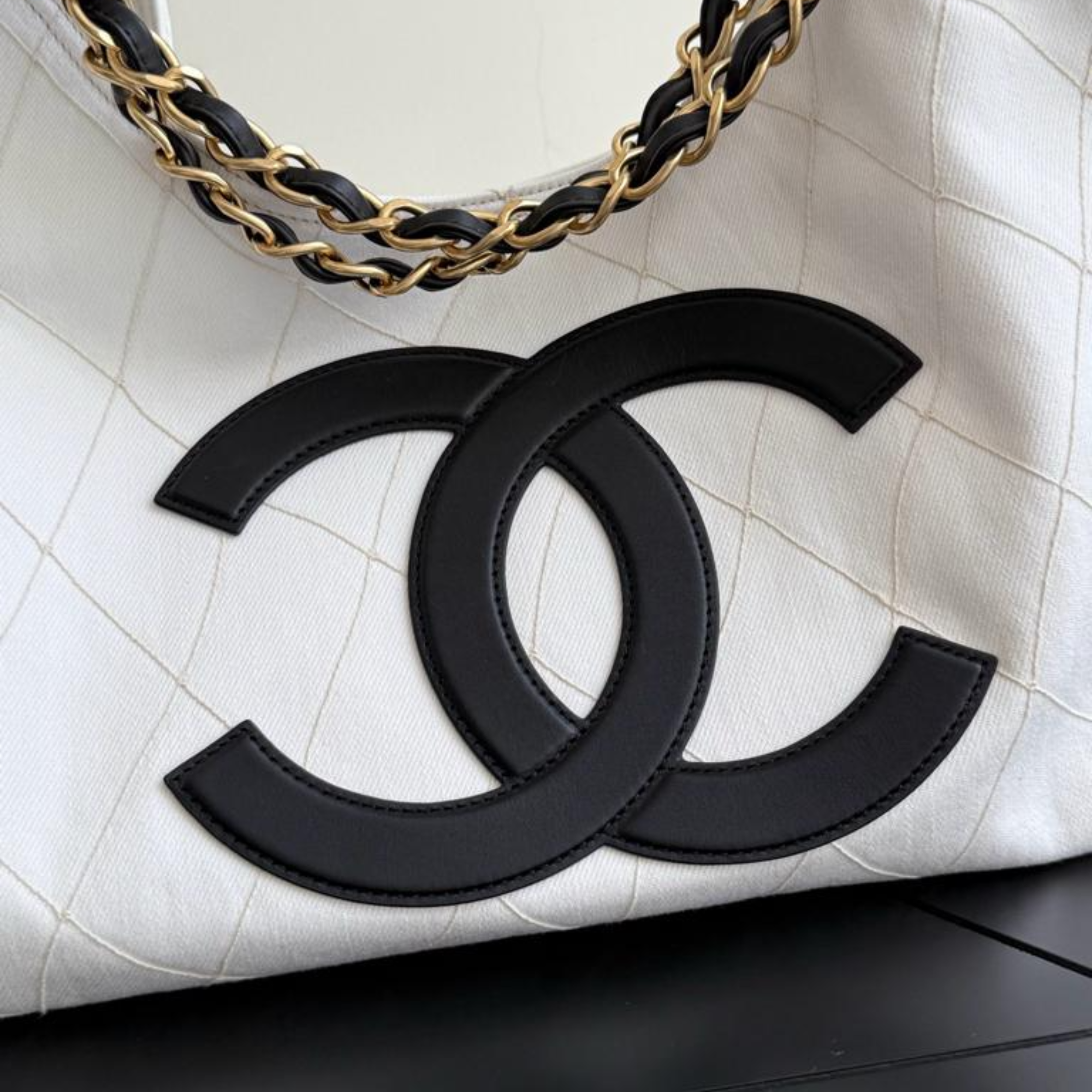 Chanel Coco Beach White And Black 43cm/16.9in