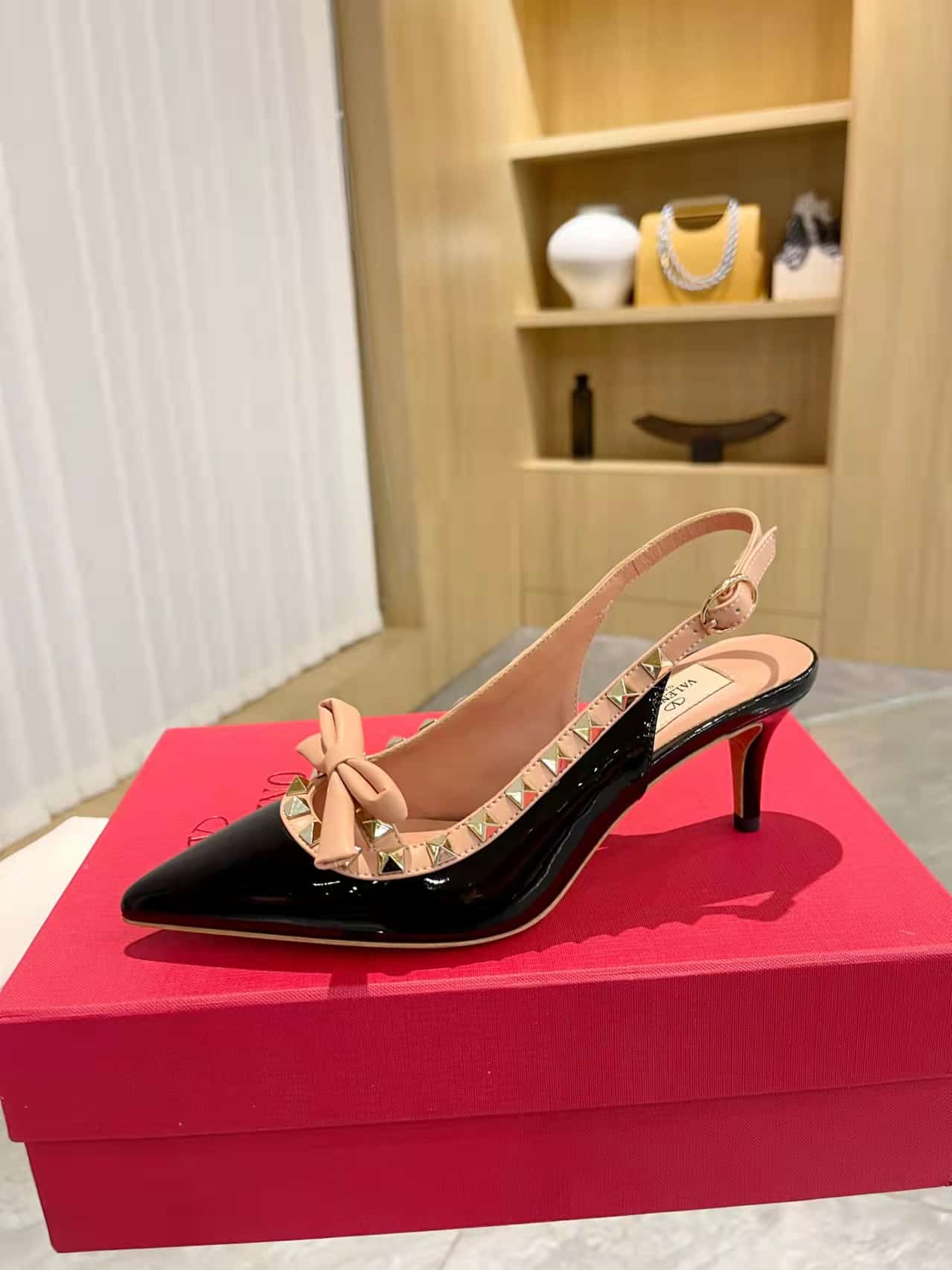 Valentino Rockstud Bow Slingback Pump In Patent Leather With Matching Studs Beige And Black