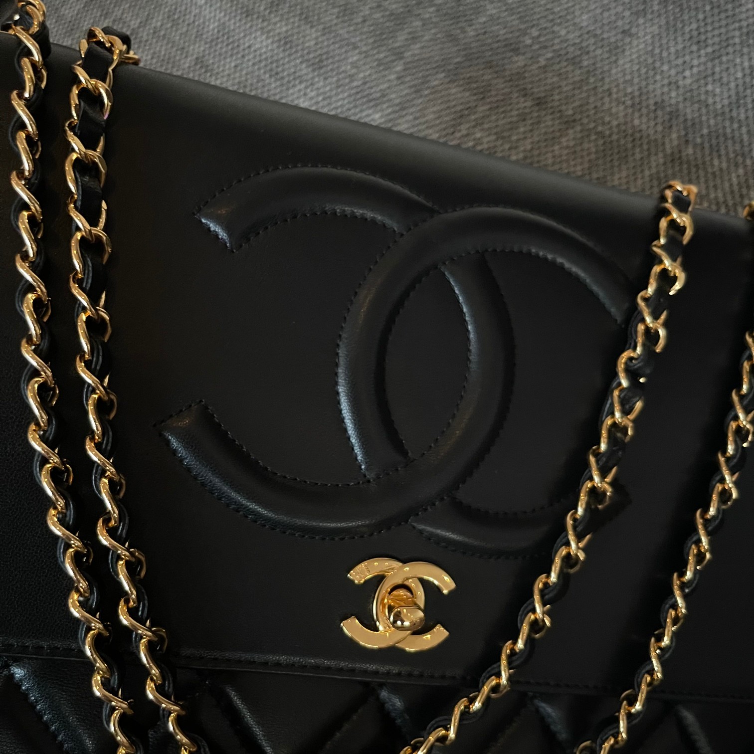Vintage Large CC Quilted Lambskin Classic Flap Shoulder Bag in Black (Gold Hardware)