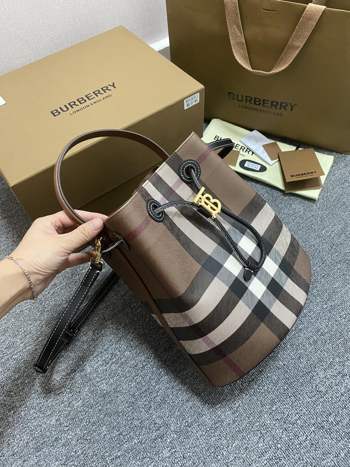 Medium Check Bucket