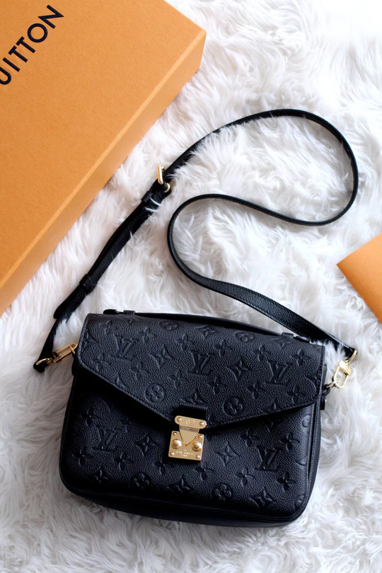 Louis Vuitton Monogram Canvas Pochette M Tis Black 25Cm