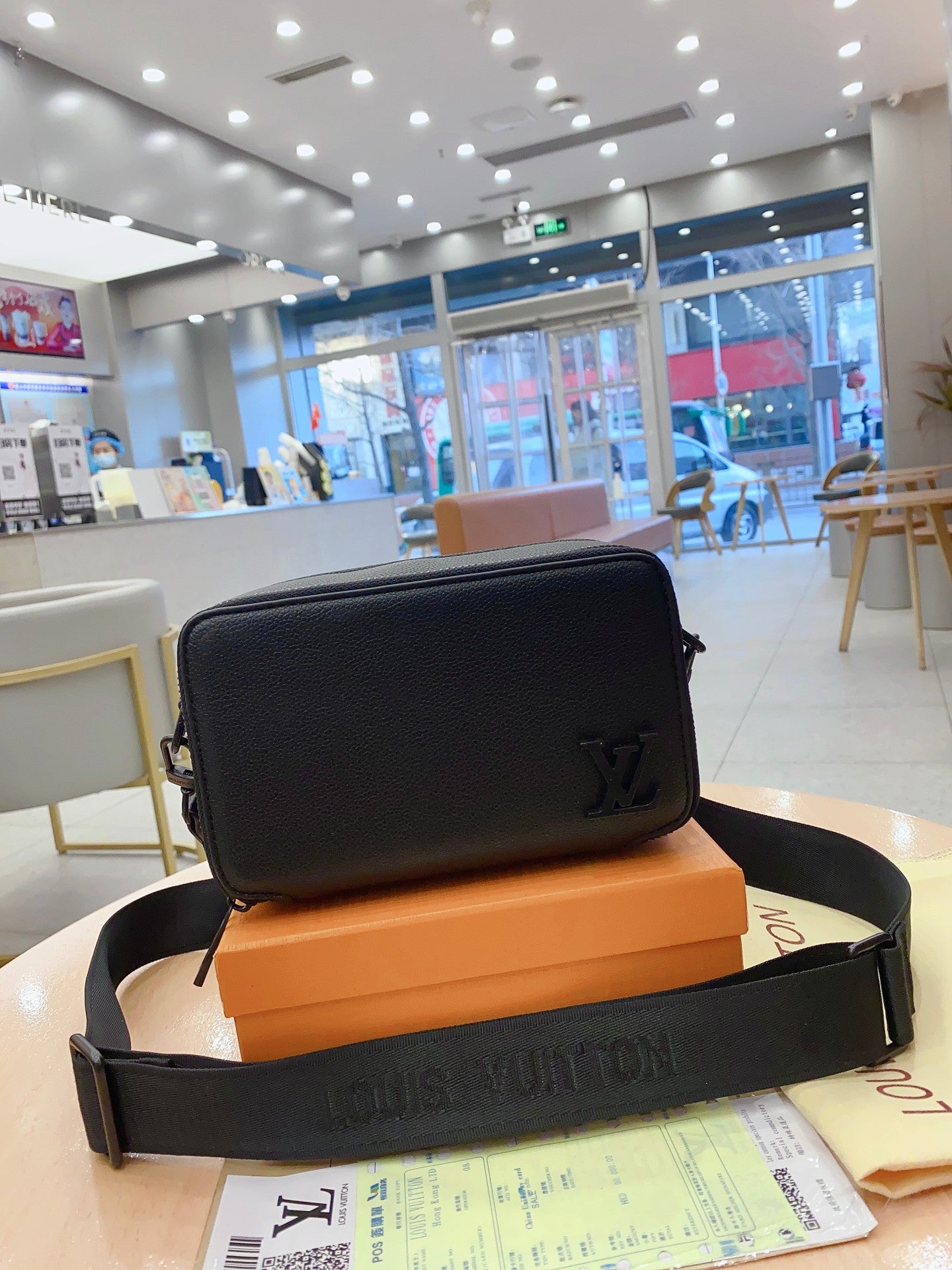 Louis Vuitton Alpha Wearable Wallet Black 18.5Cm M59161