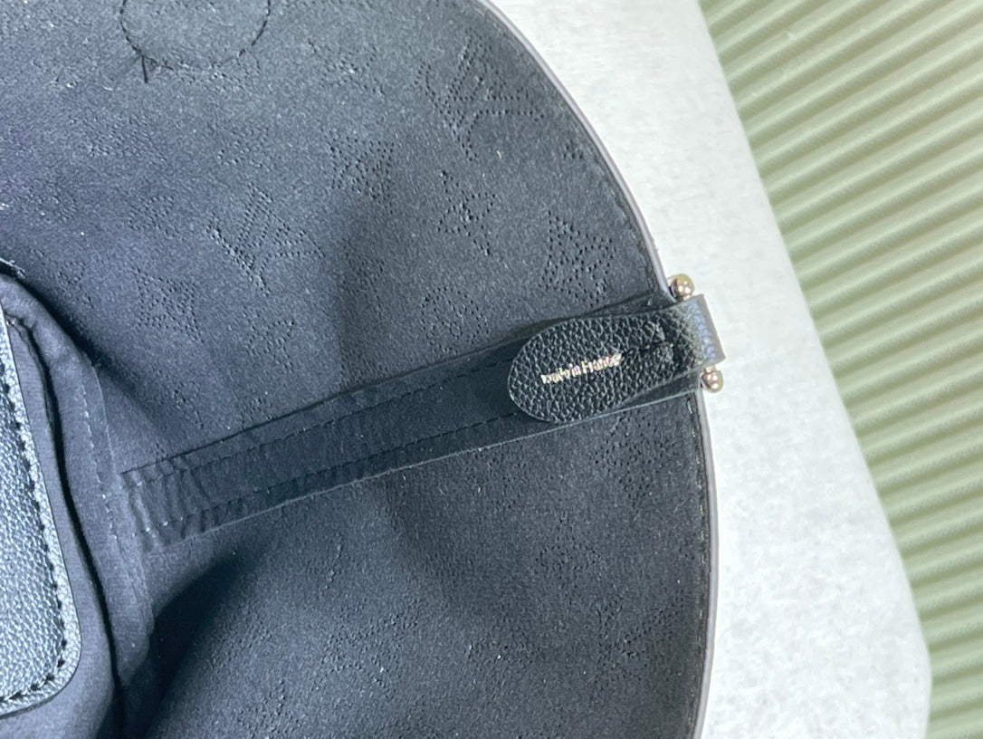Louis Vuitton Blossom Pm Bag Black 20Cm