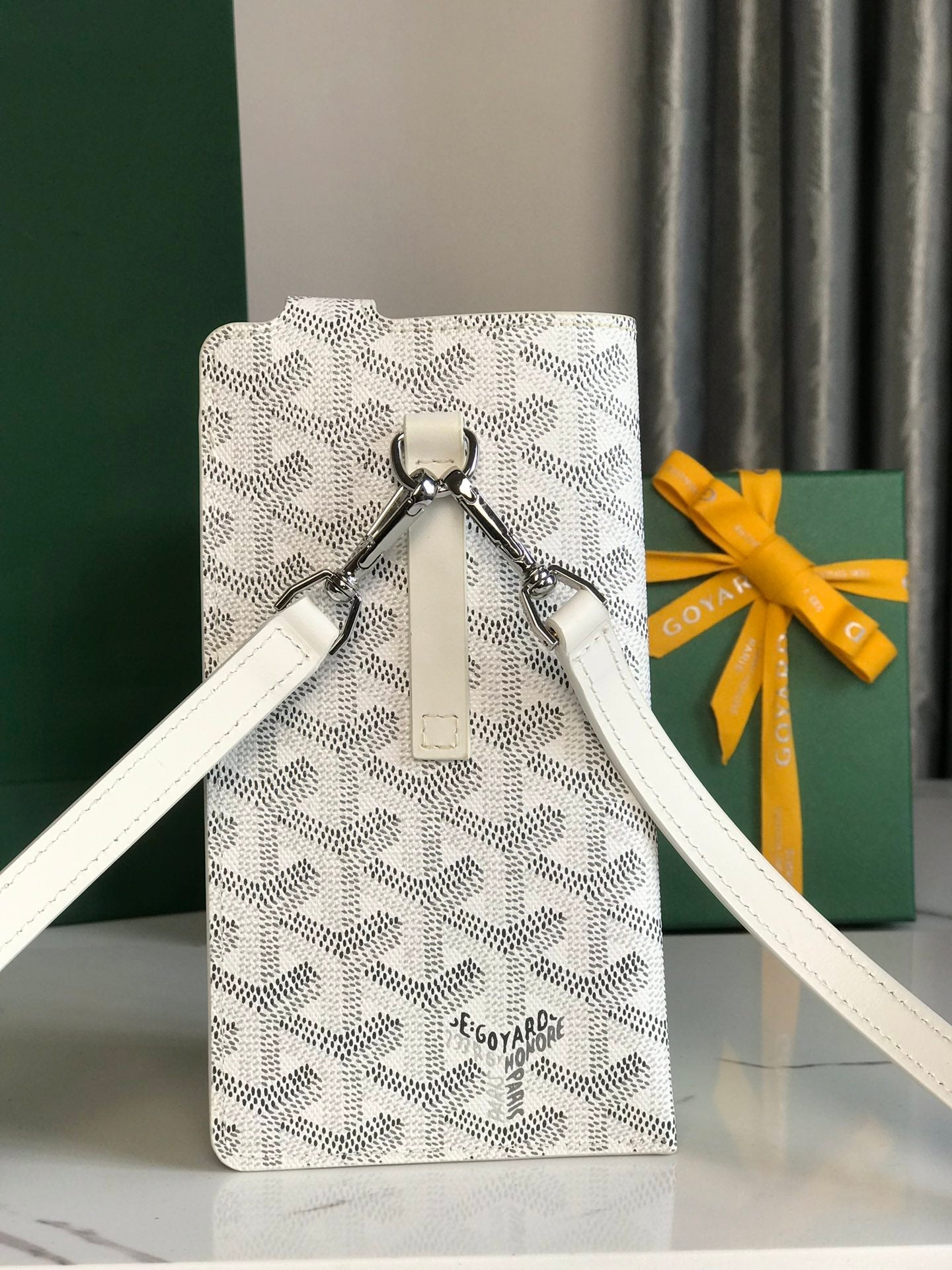 Goyard Montmartre Gm Case 18 Cm White Goyardine Canvas