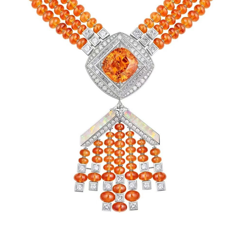 Chain-Attraction Necklace