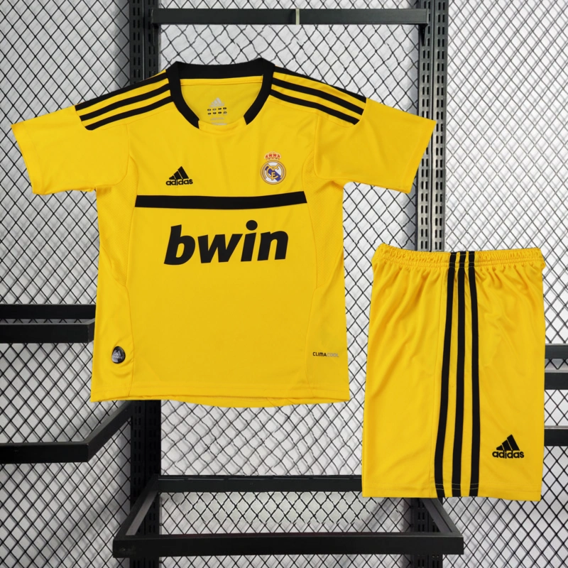 Retro KIDS 2011-12 KIDS Goalkeeper Real Madrid Yellow Goalkeeper  I. Casillas #1 Football jersey retro