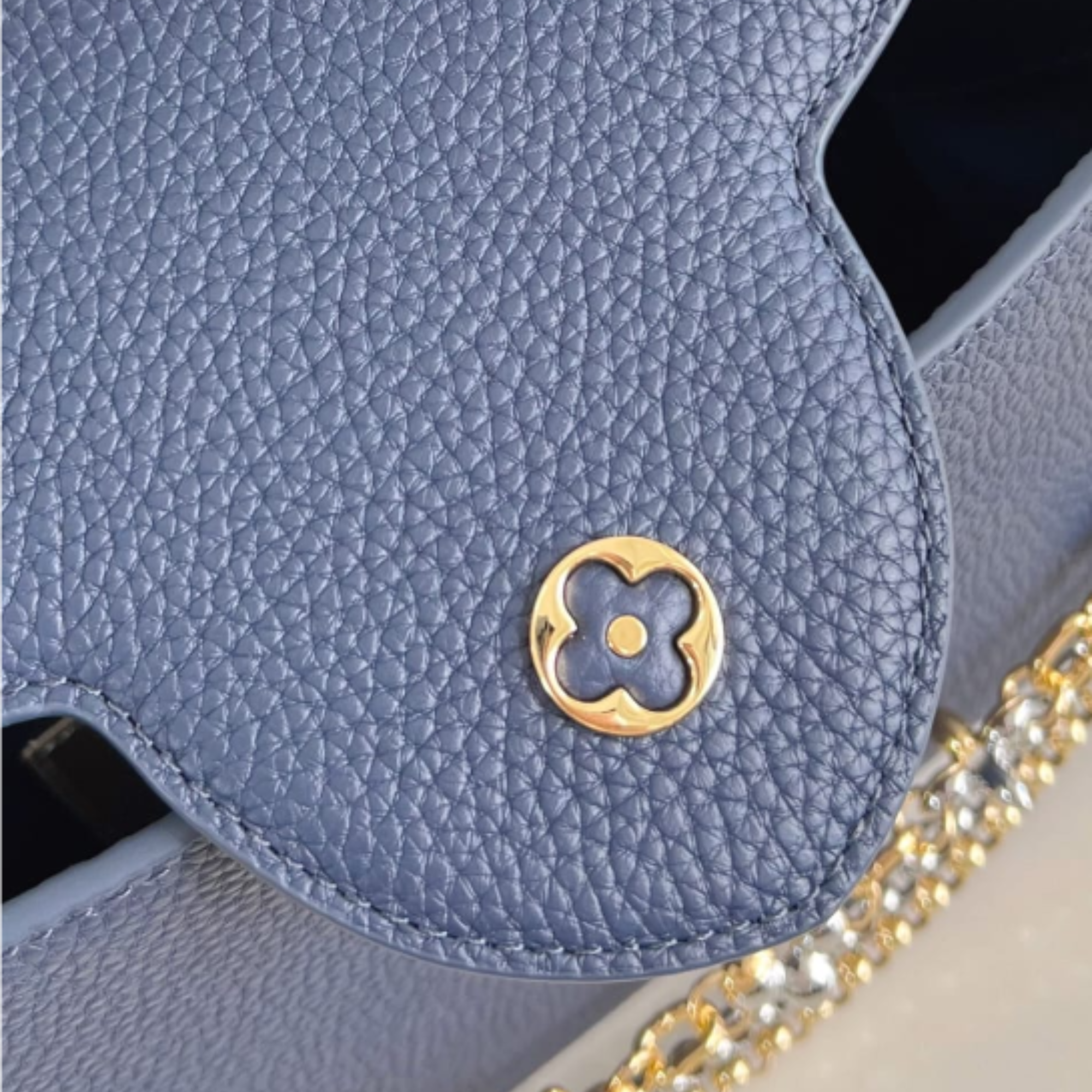 Louis Vuitton Capucines MM M27035 Navy 31cm/12.2in