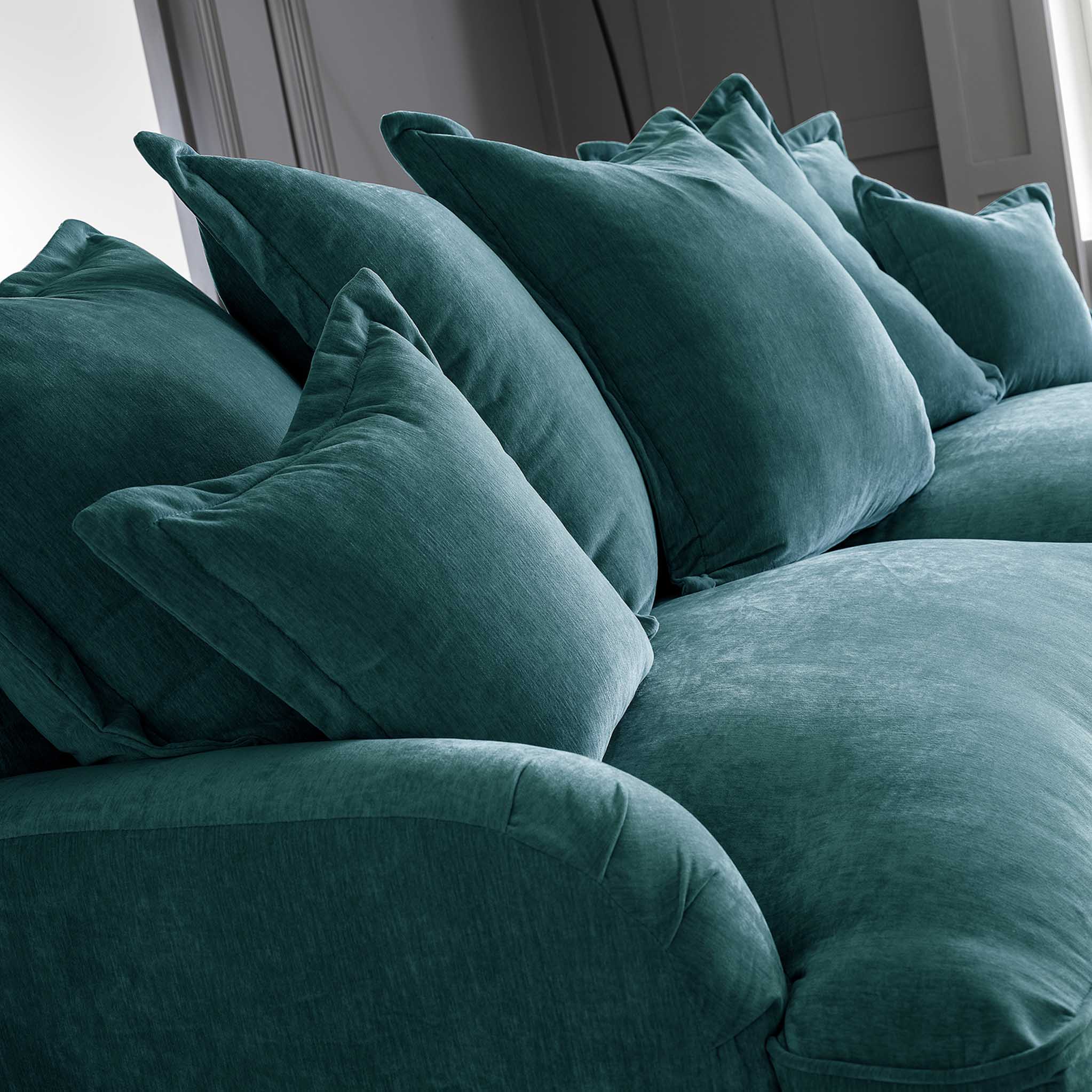 PILLOW BACK CHAISE SET