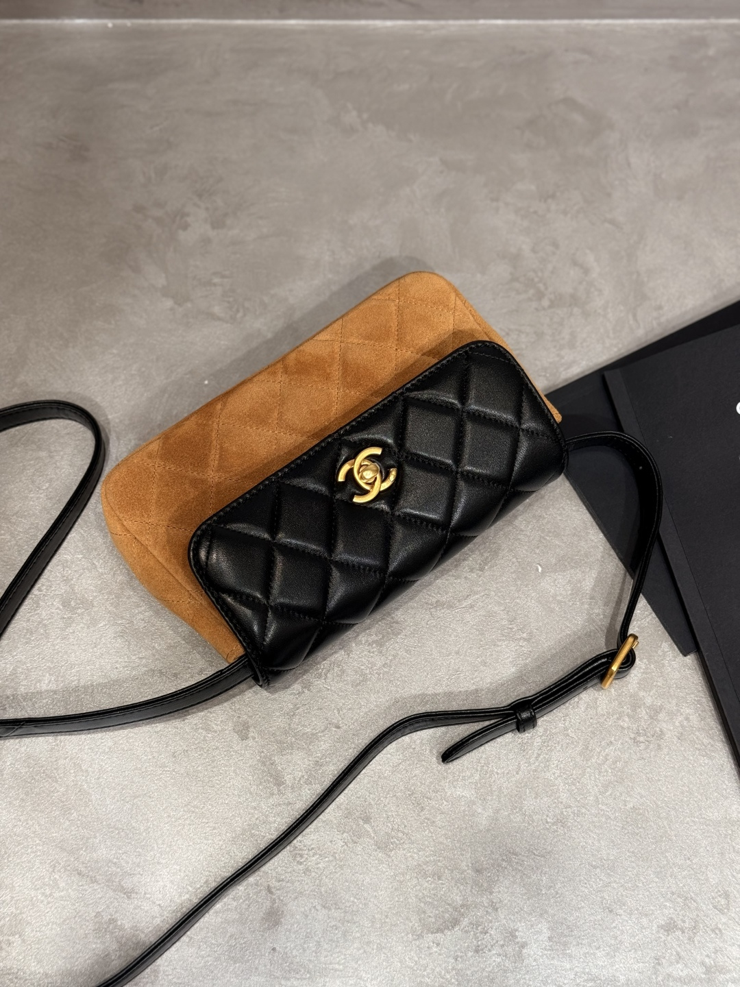 25A Métiers d'Art Lambskin & Suede Calfskin Phone Bag with Gold-Tone Hardware (Model AS5132)
