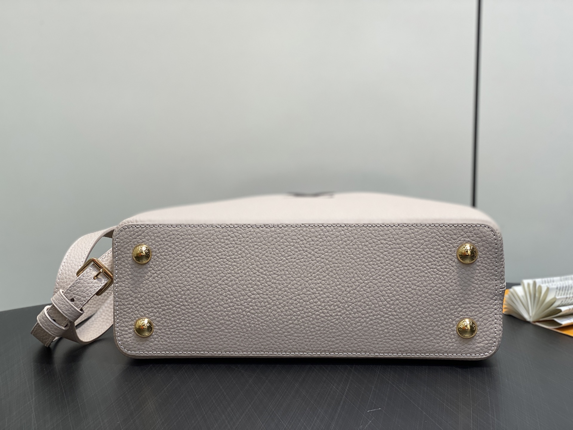 Louis Vuitton Capucines MM M12956 Gray 31.5cm/ 12.2in