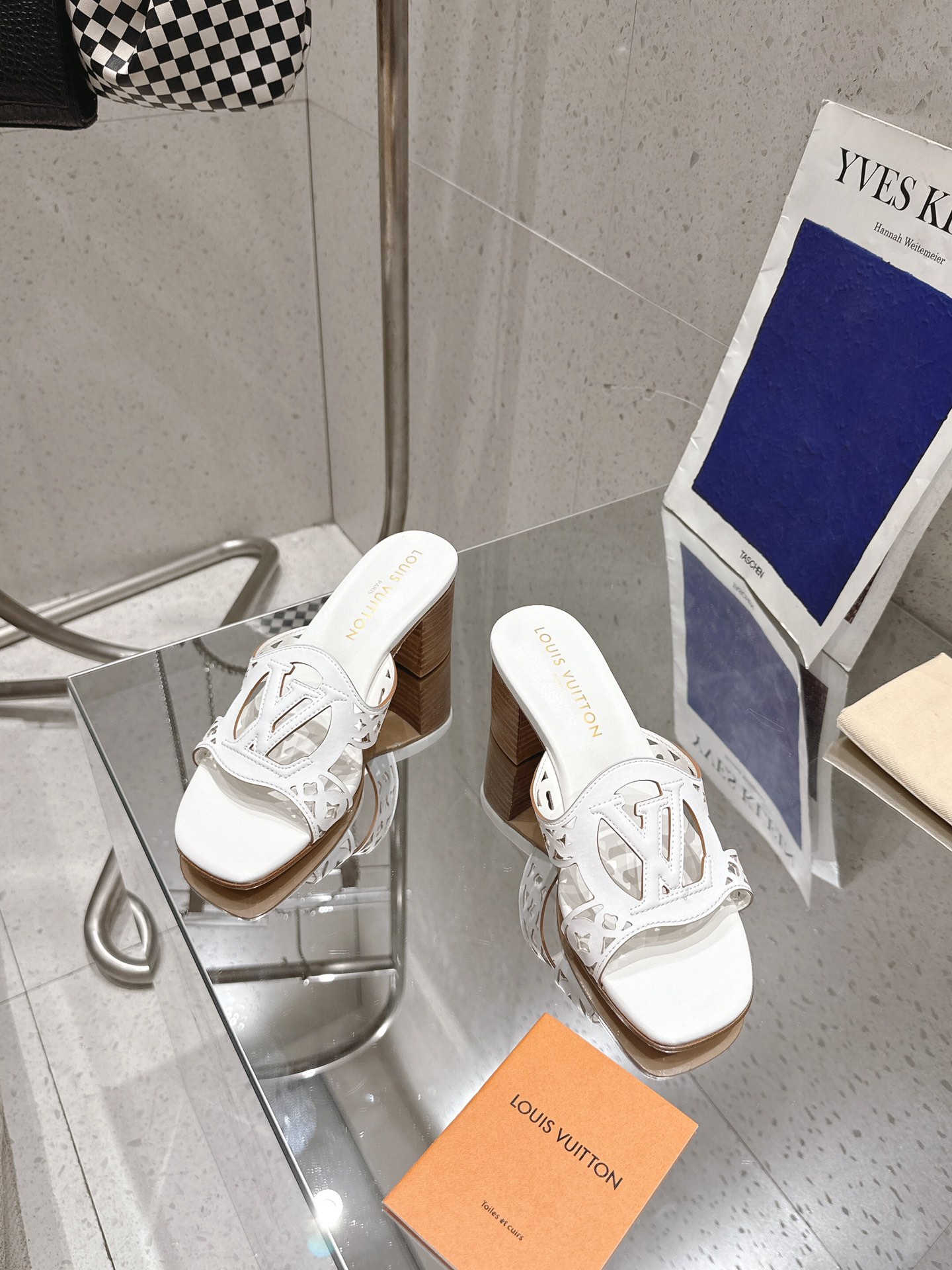 Louis Vuitton LV Isola Flat Mule White Women – 5.5cm Heel / 2.17in
