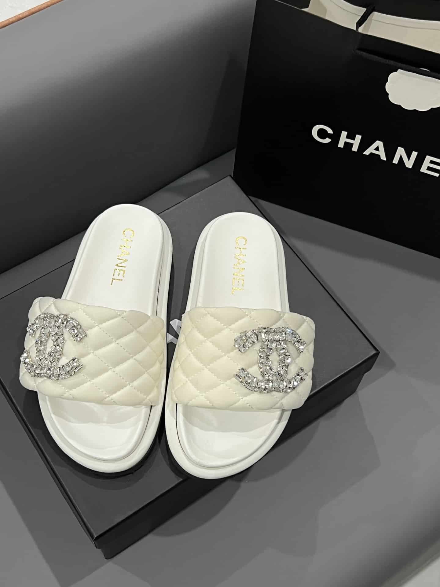 Chanel Cc Slippers Studded White