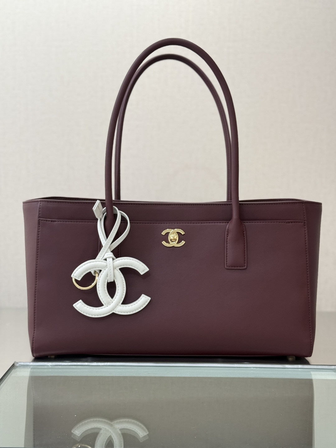 26S Burgundy Smooth Calfskin Cerf Executive Shopper Tote Bag with Gold Hardware