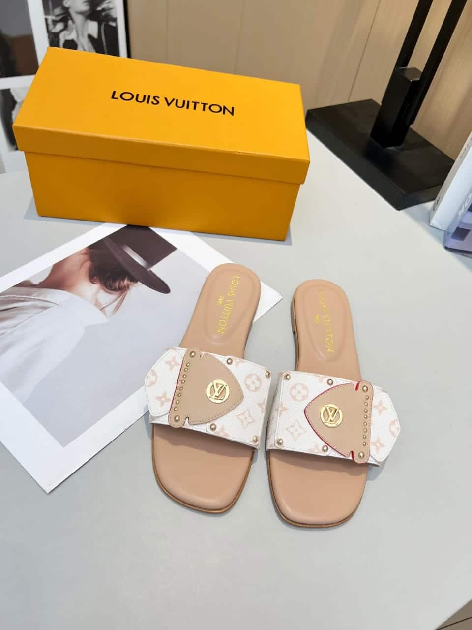 Louis Vuitton Lv Frame Flat Mule 1Acxii