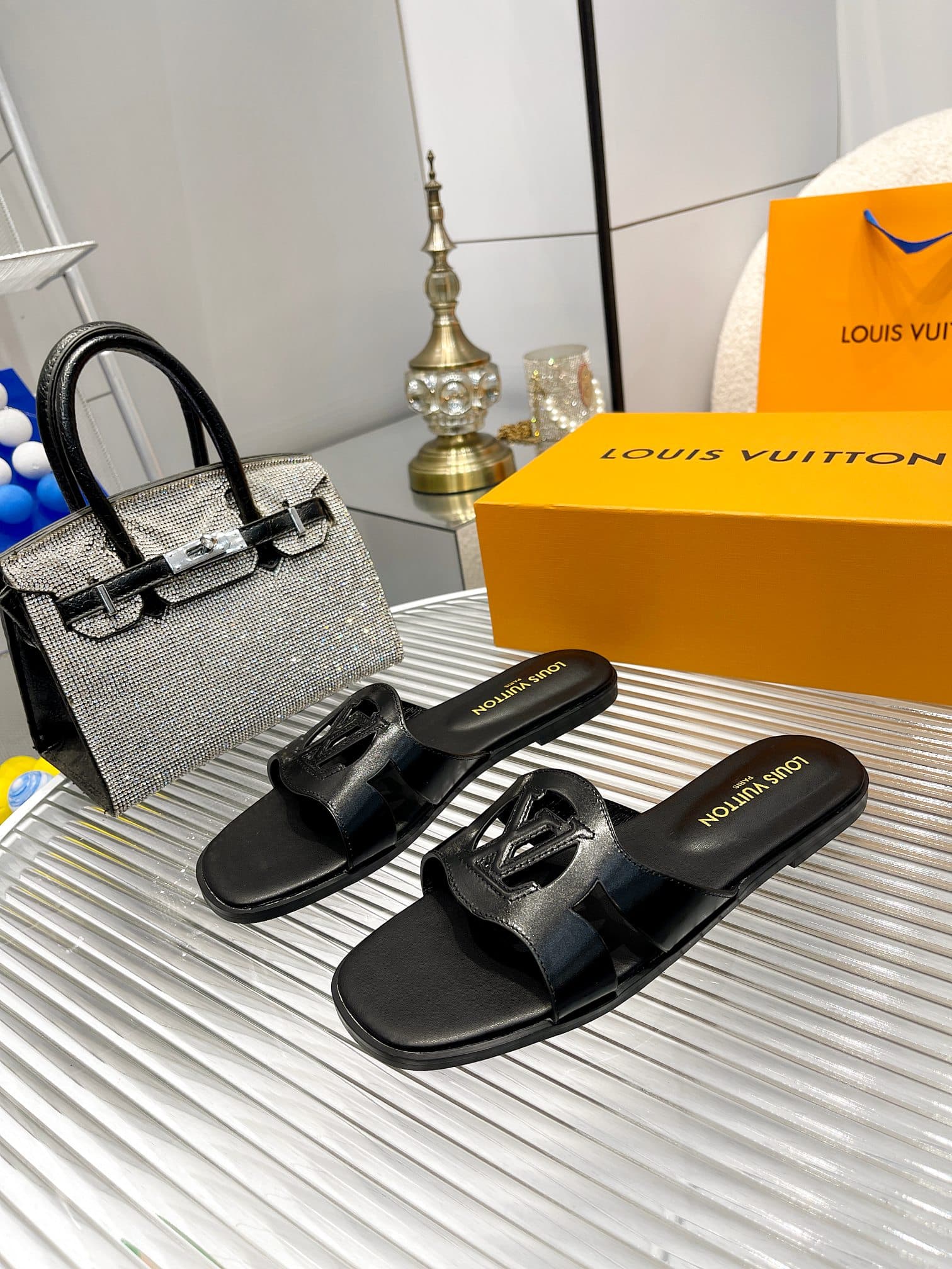Louis Vuitton Lv Isola Flat Mule Black 1Abp0E
