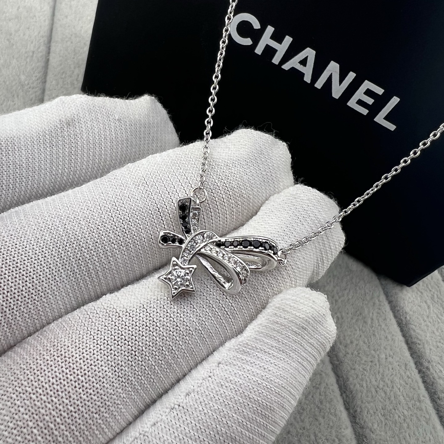 Platinum Comet Bow Necklace
