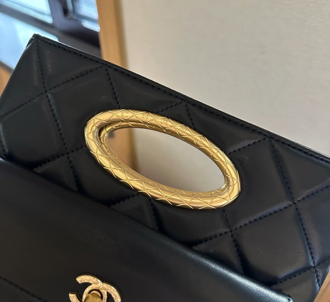 Chanel Clutch And Gold Plated Metal In Black 25Cm As5038 B17663 94305