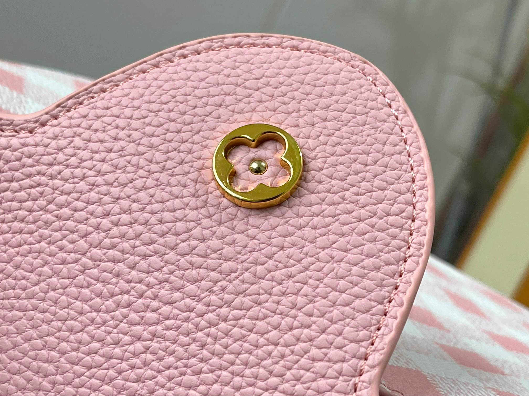 Louis Vuitton Capucines Pink 32Cm M20717