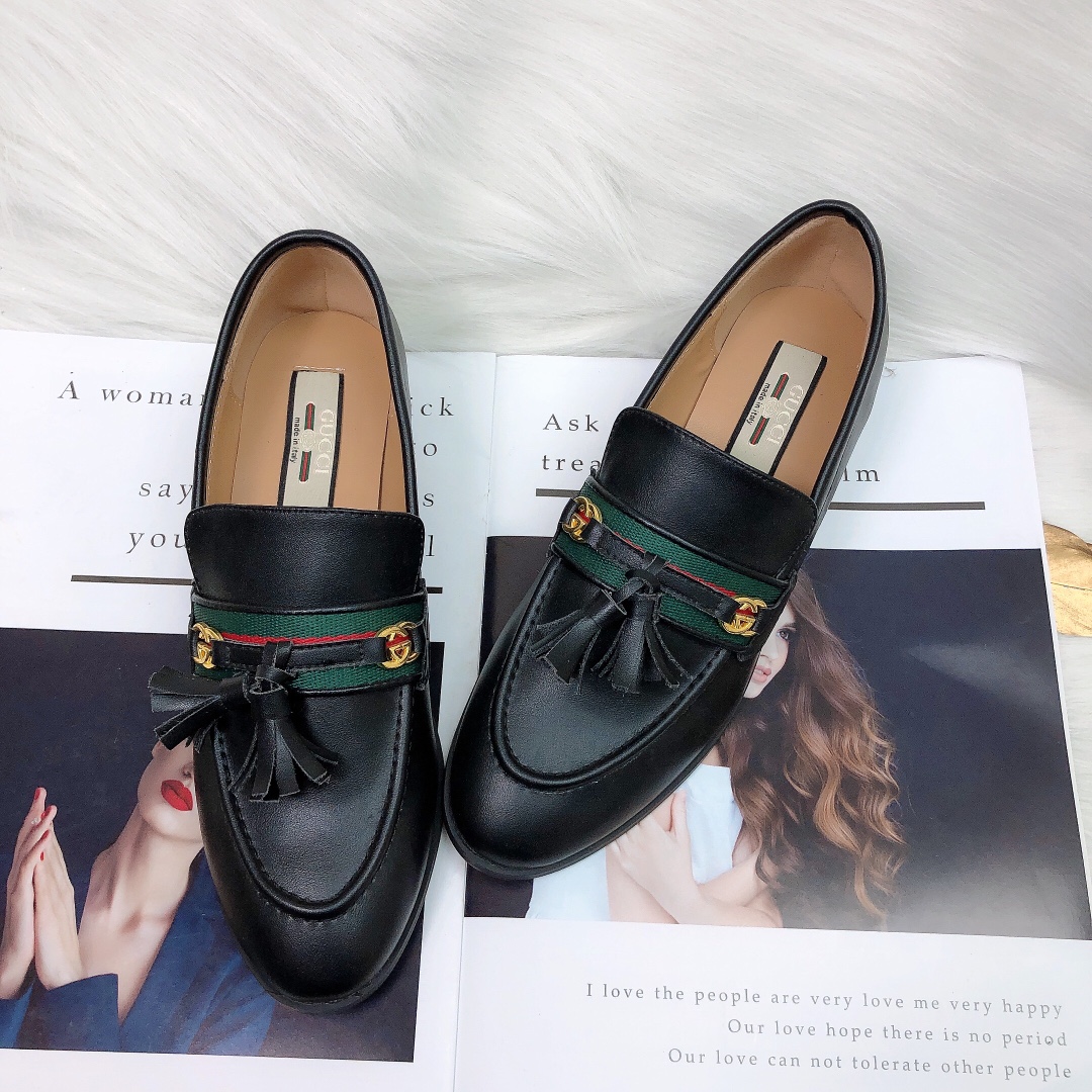 Gucci Unisex Leather Interlocking G Black