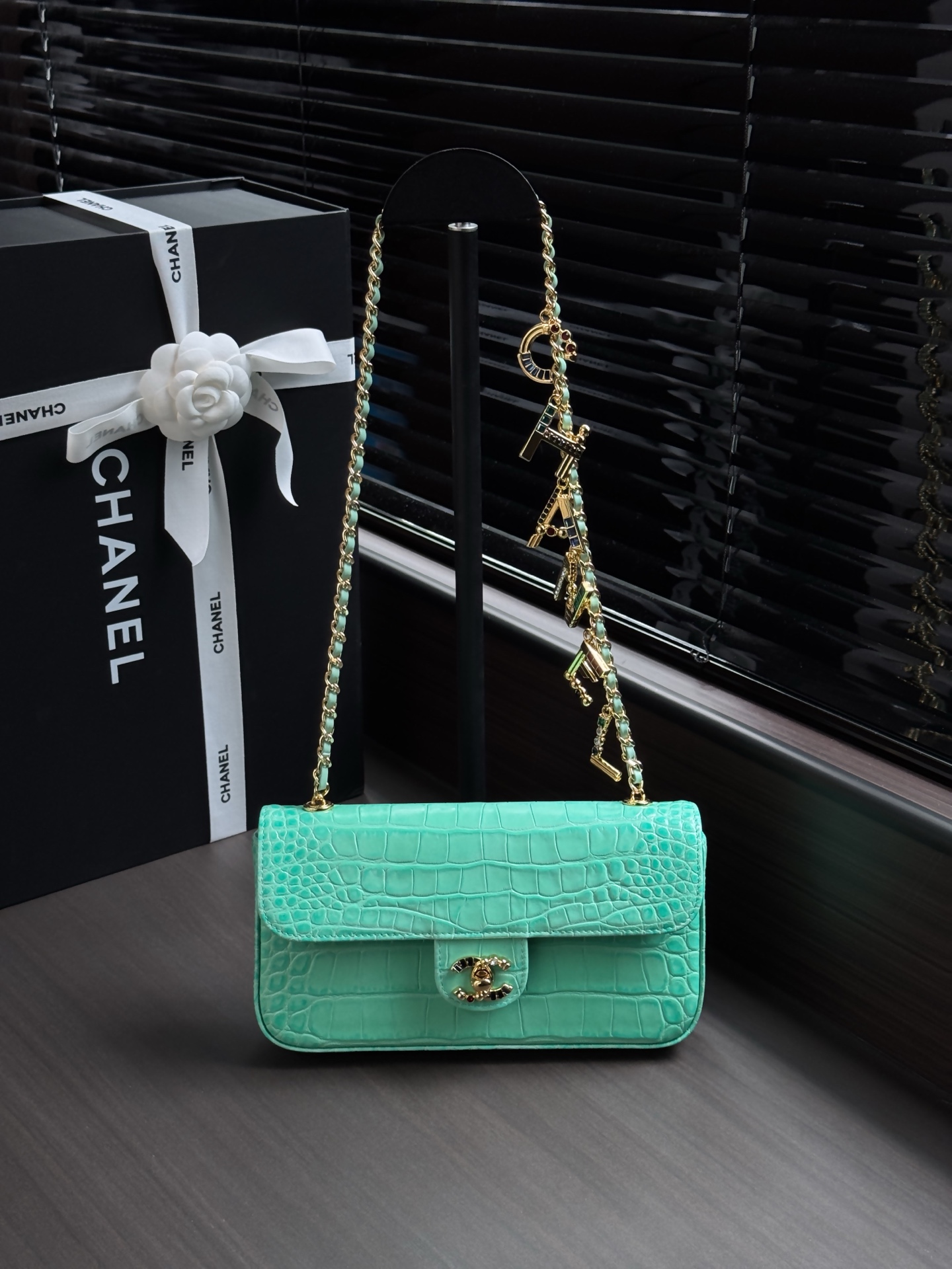 CHANEL Crocodile-Embossed Calfskin Chain Bag