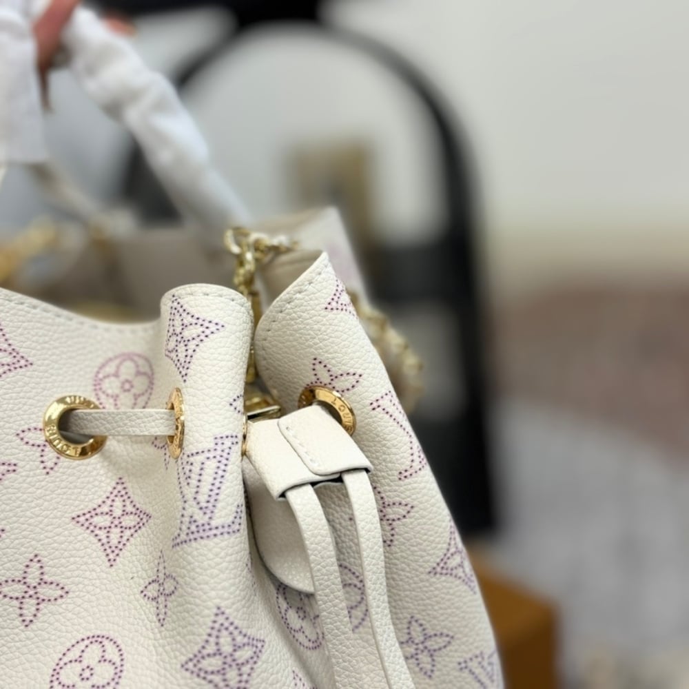 Louis Vuitton Bella Tote Dream Cream 33Cm M15116