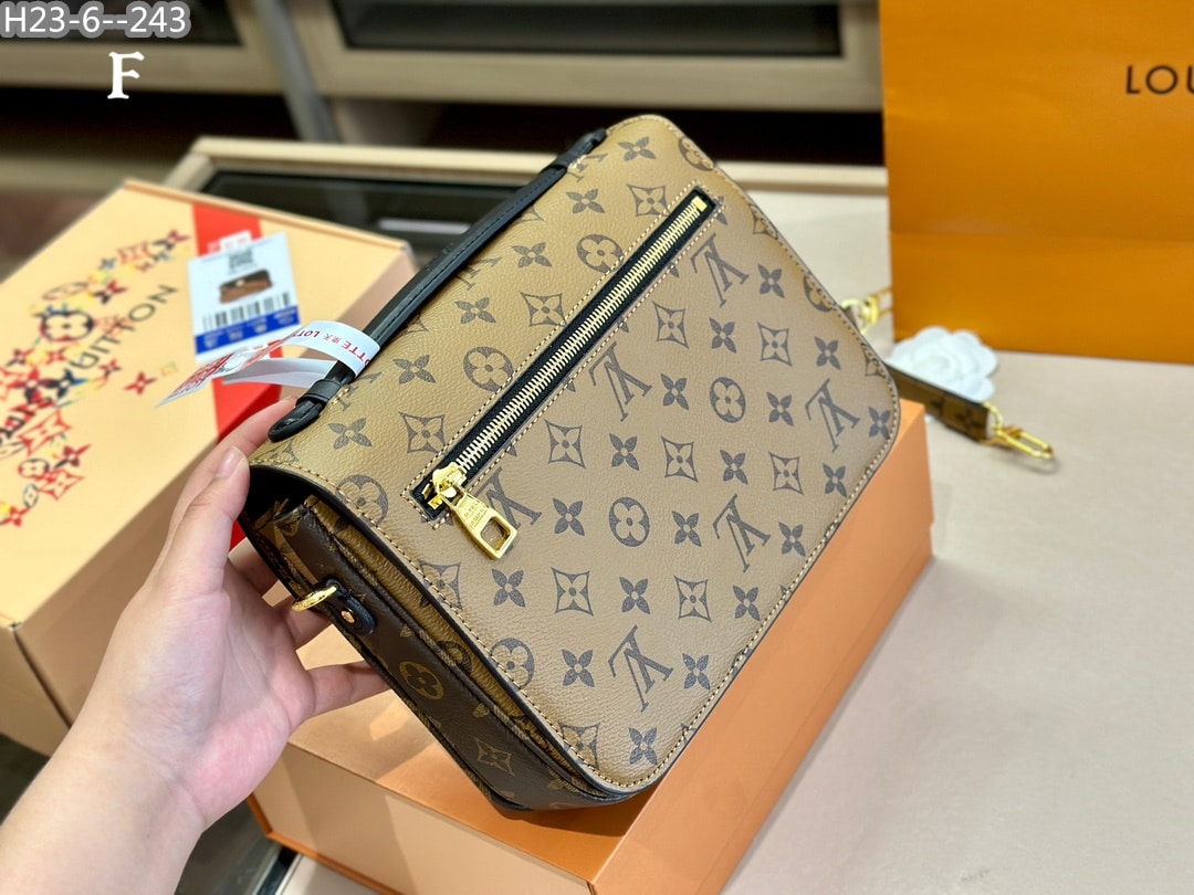 Louis Vuitton Pochette Métis Monogram Reverse 25Cm