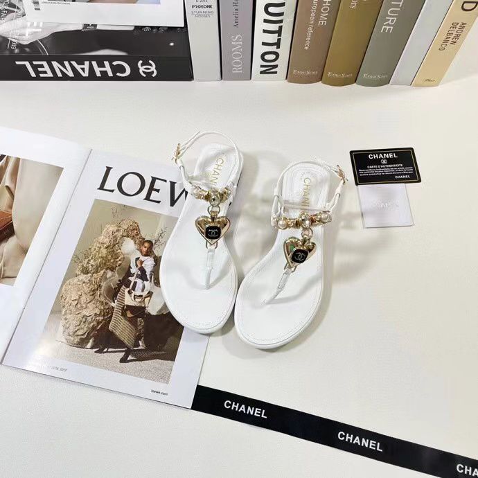 Chanel Shiny Pearl Crystal Cc Heart Thong Sandals White G39674 X01000 0S082
