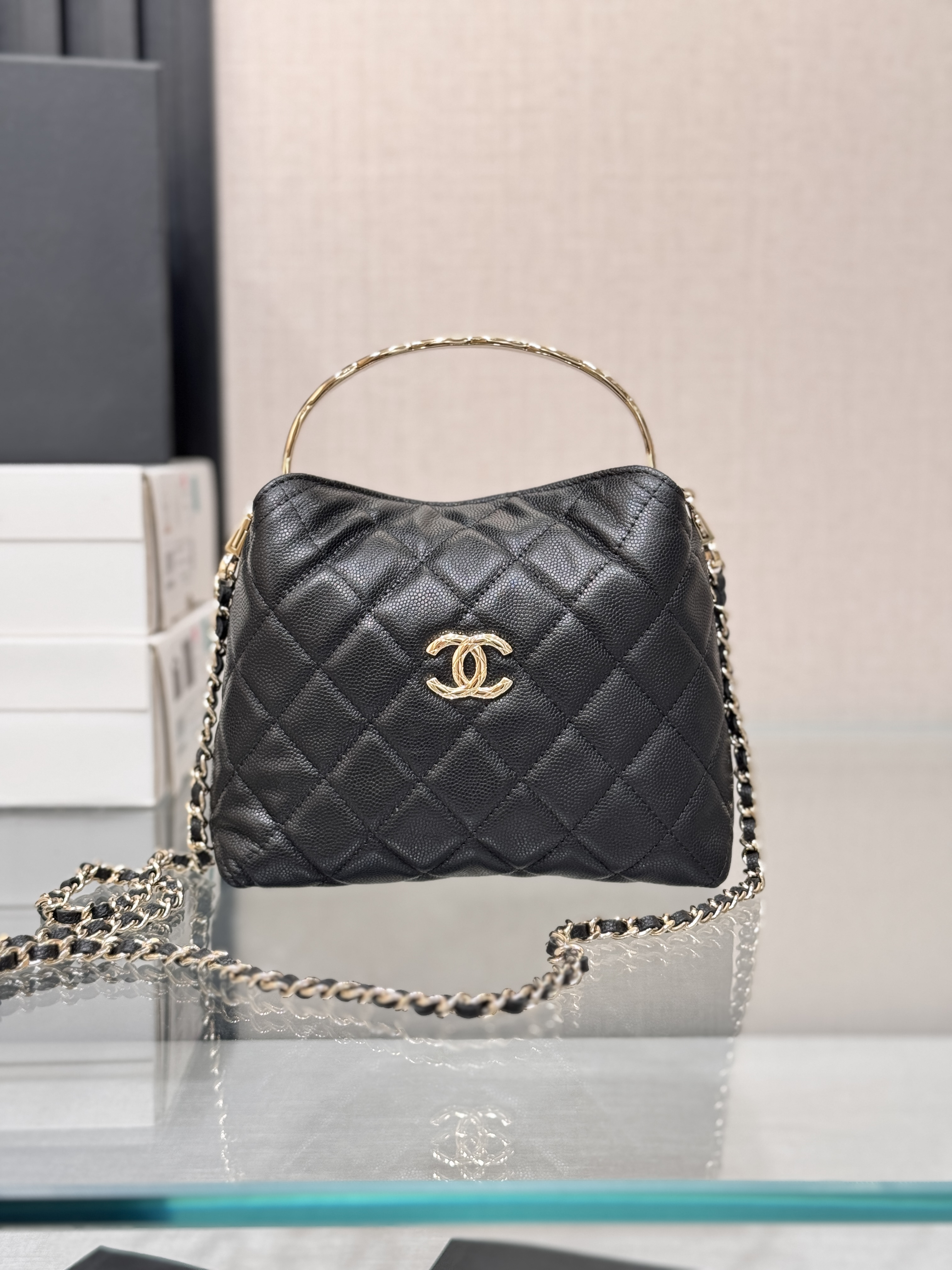 Metal Handle Bucket Bag（Black）