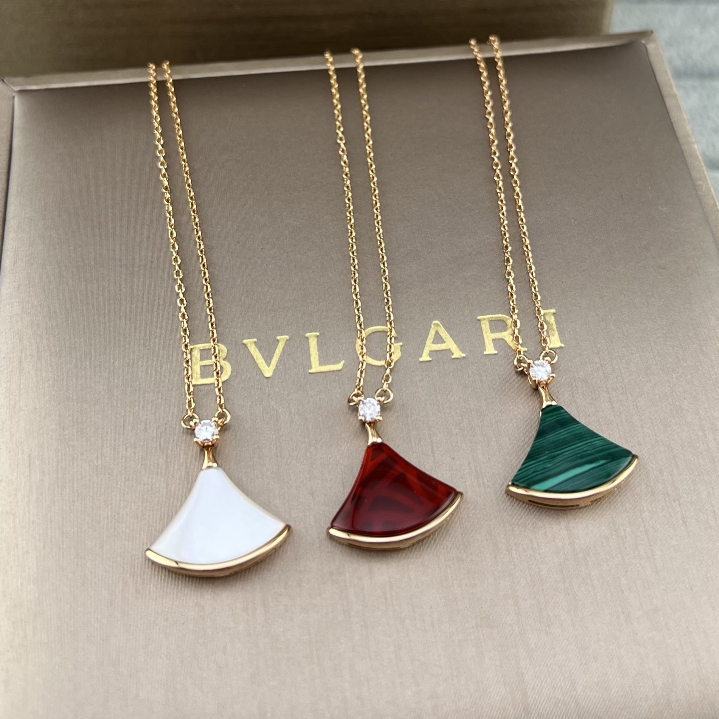 Diamond fan necklace